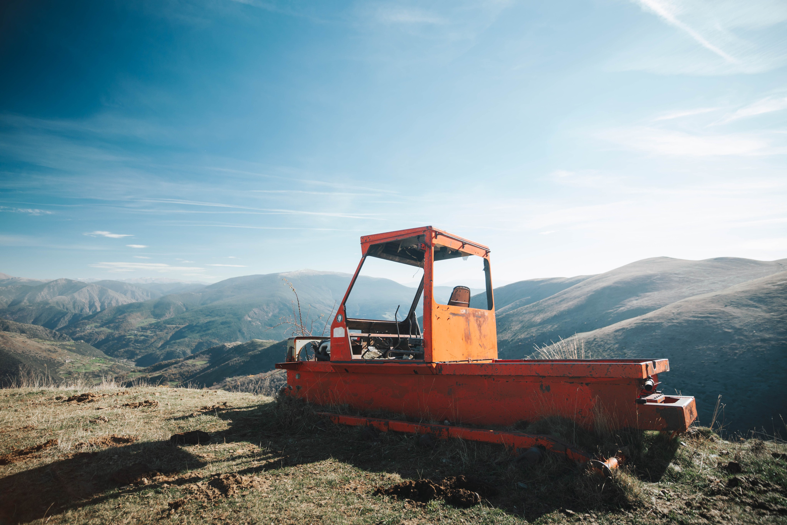 Salto de agua Mainera, Estación de esquí abandonada, Llesui. Alba del Norte Studio