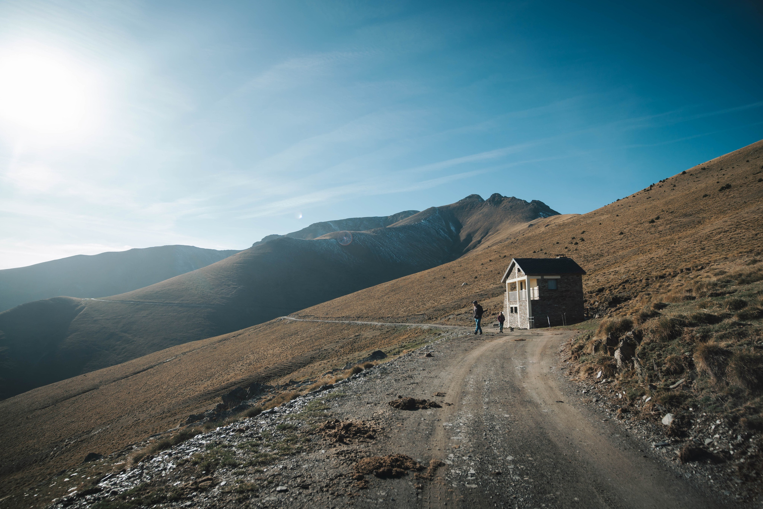 Salto de agua Mainera, Estación de esquí abandonada, Llesui. Alba del Norte Studio