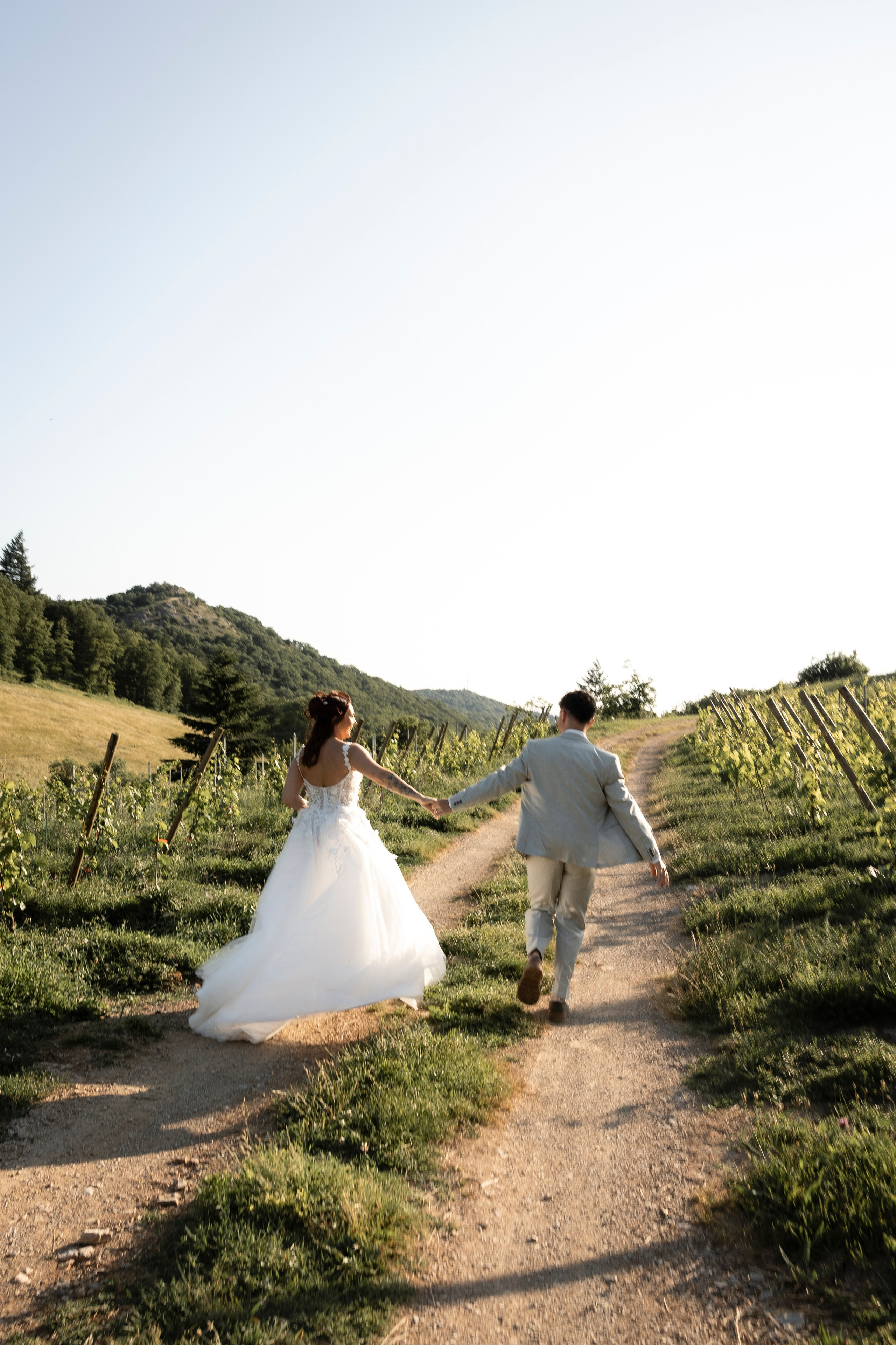 Modern Château Wedding in Occitanie — Domaine de Merlac. Eugénie Smirnova — Wedding & Elopement Photographer in Southwest France