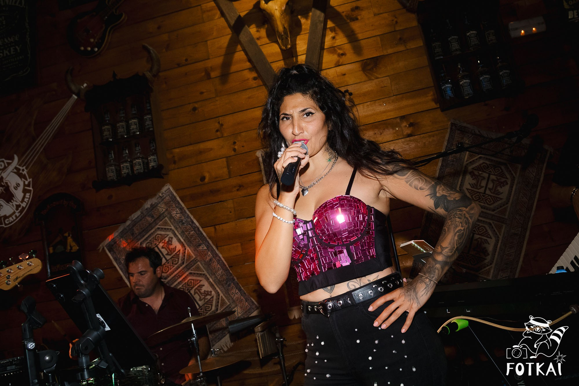 Tributo a Amy Winehouse en El Paso Bar (2 de mayo de 2026) – Fotos, concierto en vivo y ambiente único | FOTKAI