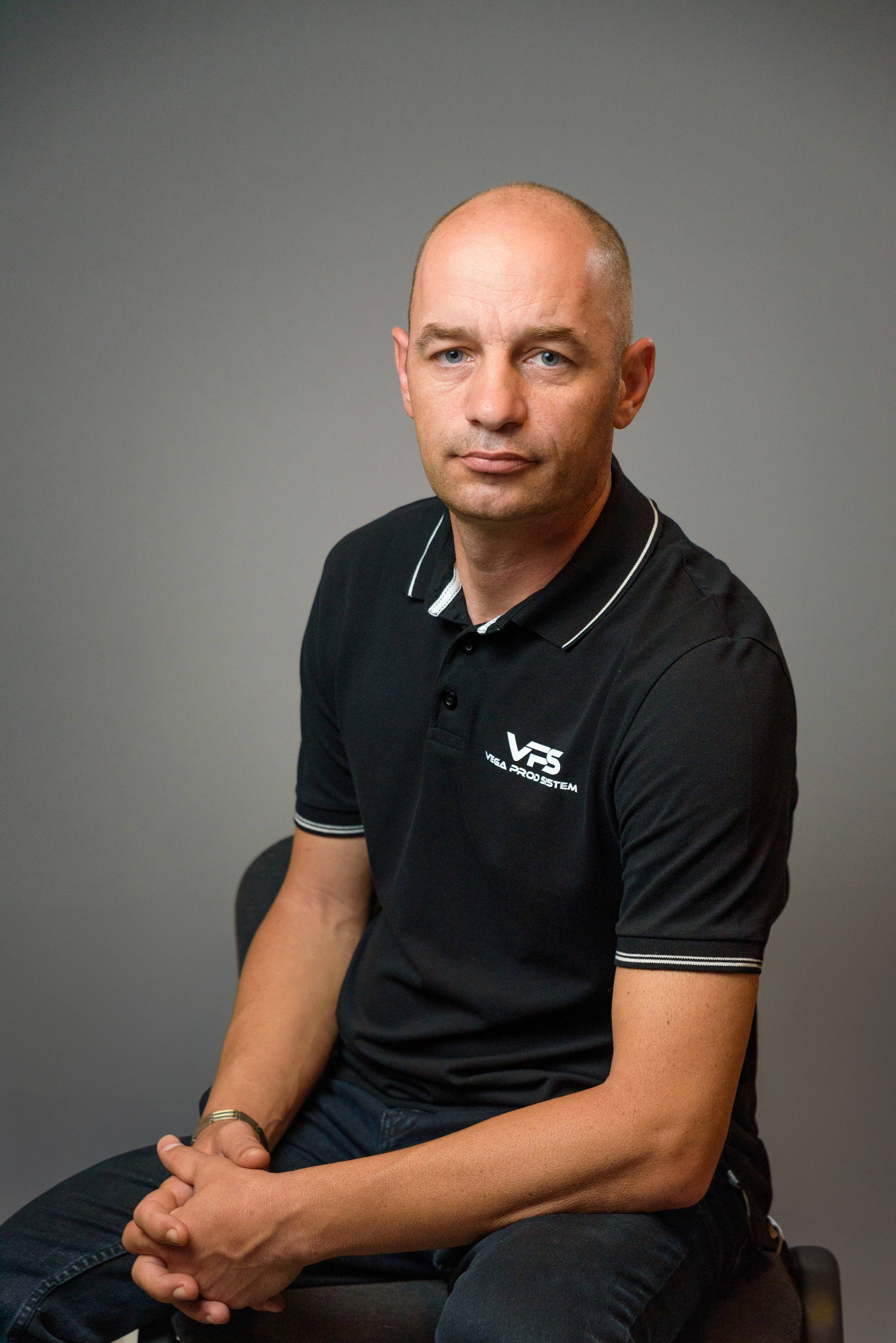 Fotograf corporate, sedinta foto business, pret fotograf corporate, Servicii Profesionale pentru Evenimente de Business, Portrete business, fotografii pentru evenimente organizate de companii, fotografie de produs, Poze business bucuresti, Fotografii profesionale bucuresti, Fotografii portret profesionale, fotograf corporate Bucuresti, Fotografie E-commerce, pret fotograf corporate, fotografie corporate pentru profil web sau reviste, produse comerciale, fotograf hala de productie, evenimentele companiei, fotografii de portret angajati, fotografii echipa, fotografii site, fotografie comerciala.