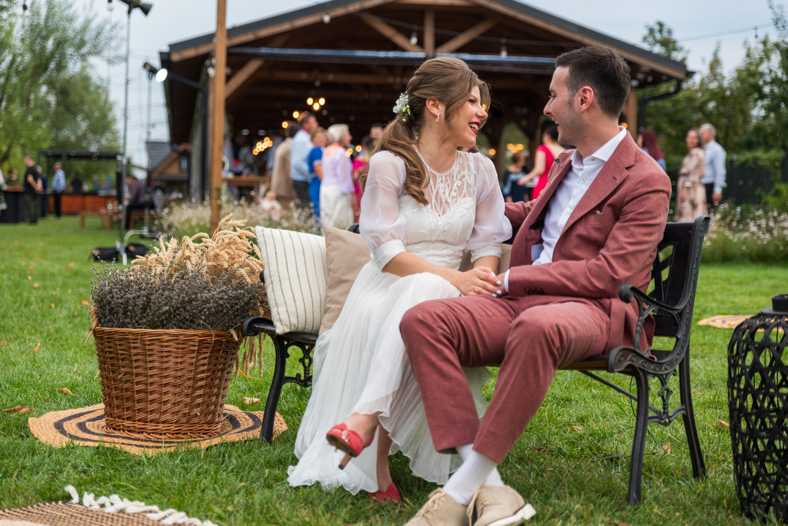 SBlissful Garden photo session, wedding photos, Comana wedding photographer, Blissful Garden, wedding photos from the photo session, bridal posing, customs, professional wedding photography