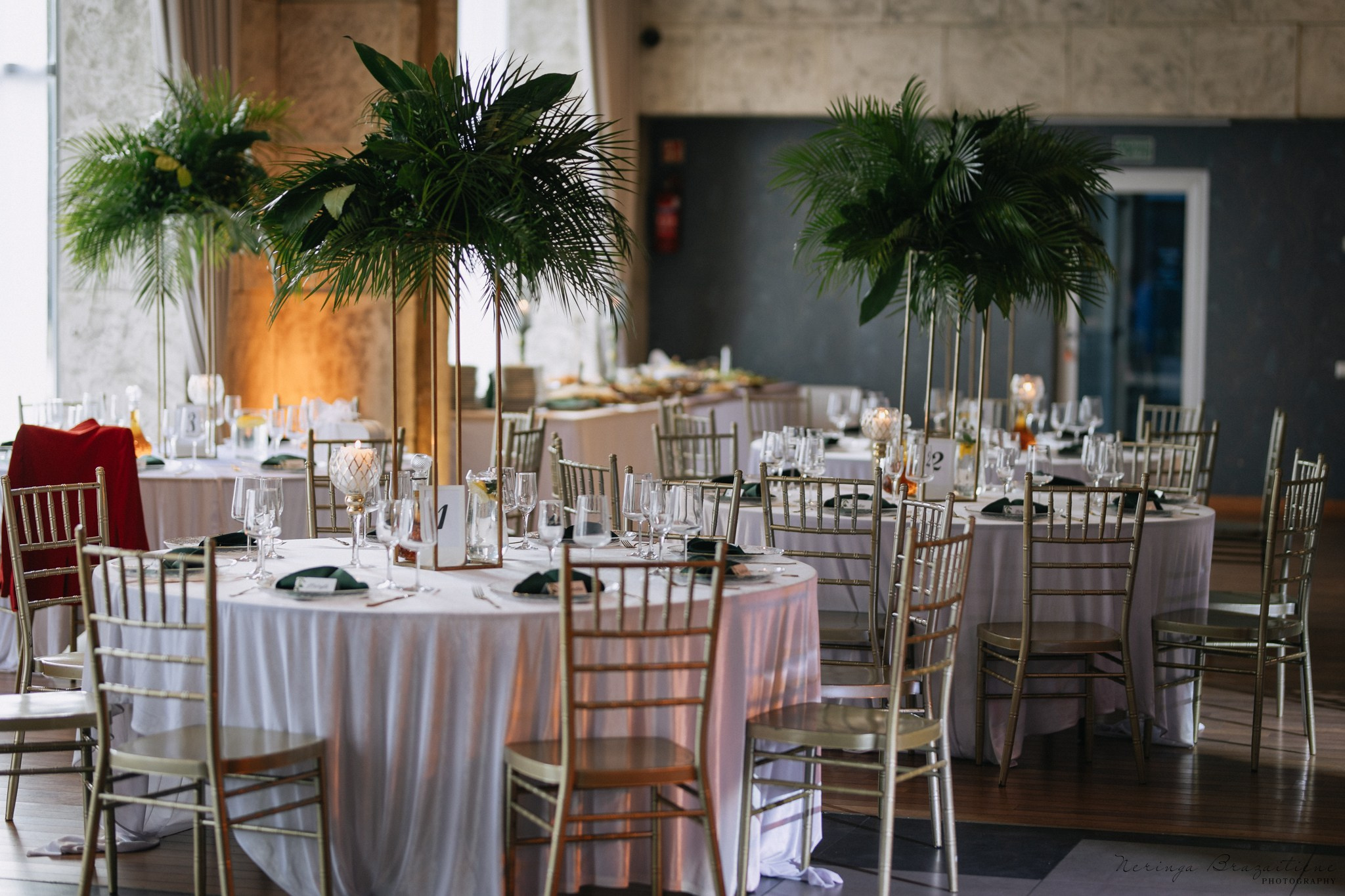 Vestuvinė fotosesija Kaune, Vienybės aikštėje, prie Lietuvos banko