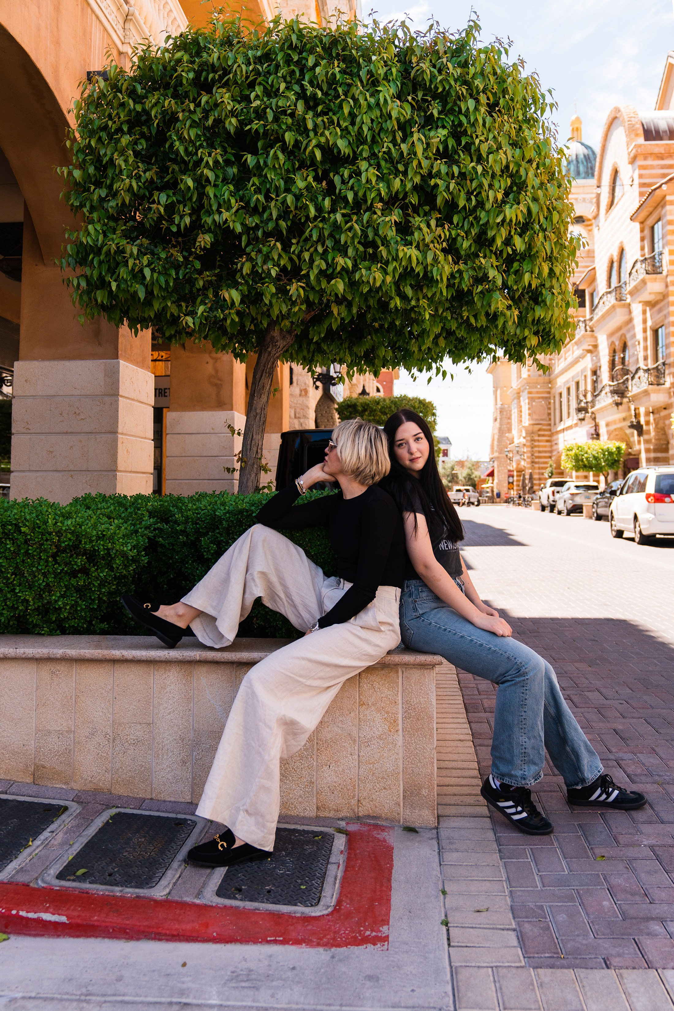 Tesa and her family. Wedding & elopement photographer Viktoriya Kravtsov. Las Vegas