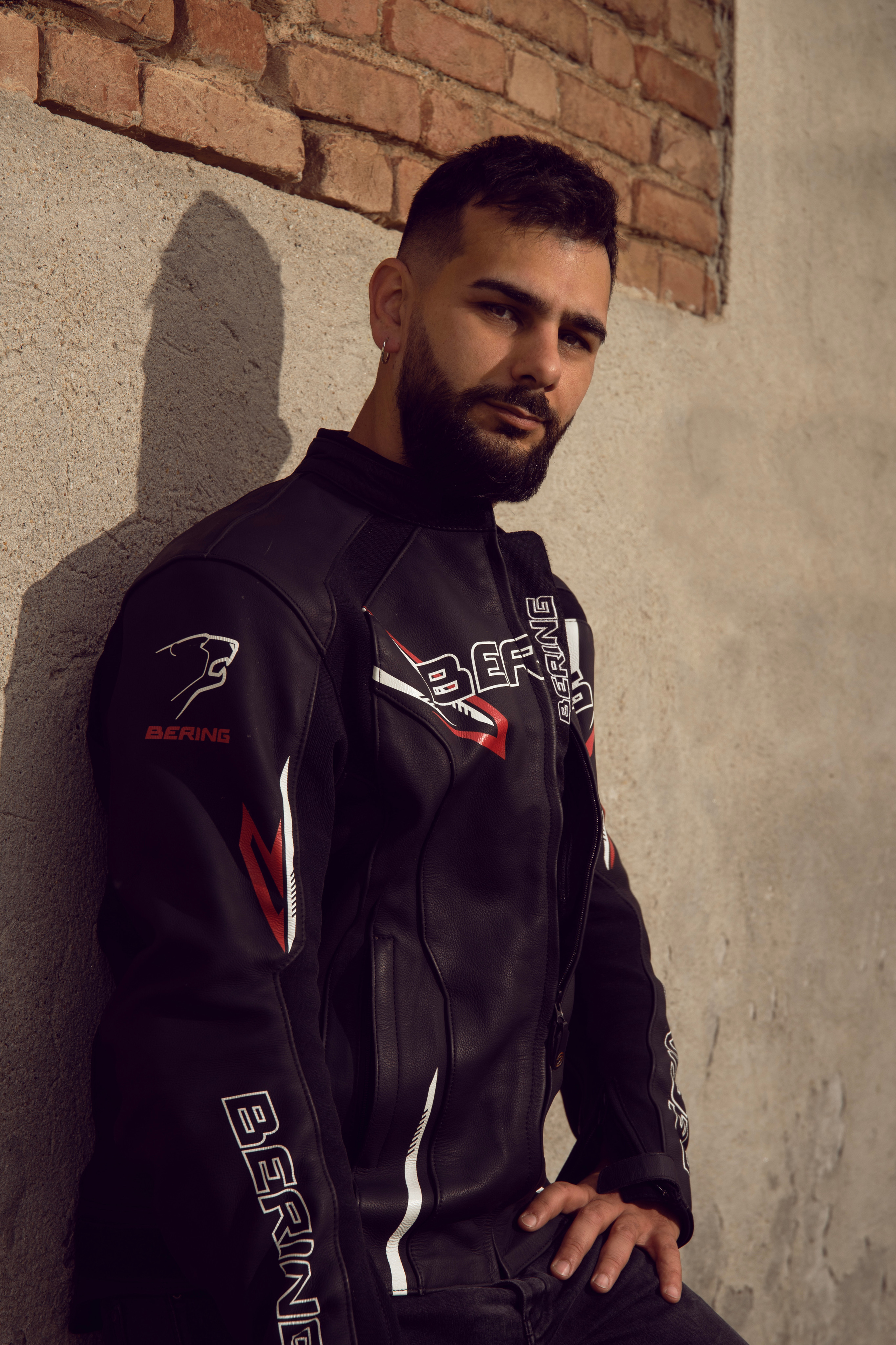 Servizio fotografico all’esterno per appassionati di moto