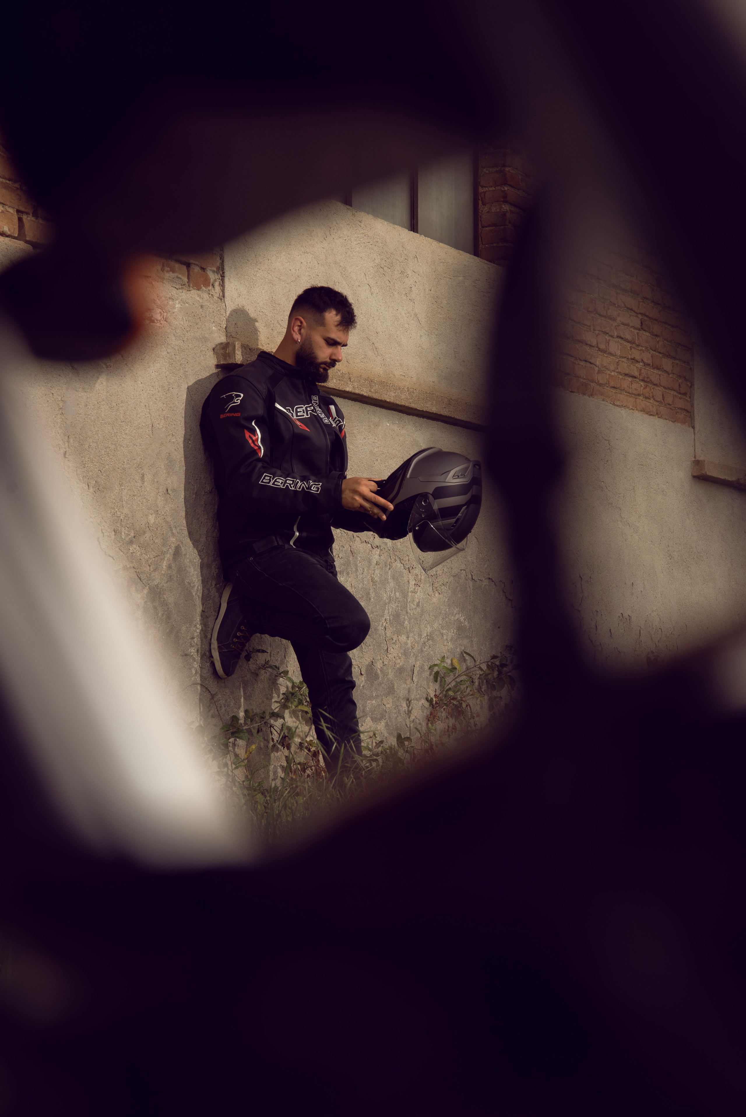 Servizio fotografico all’esterno per appassionati di moto