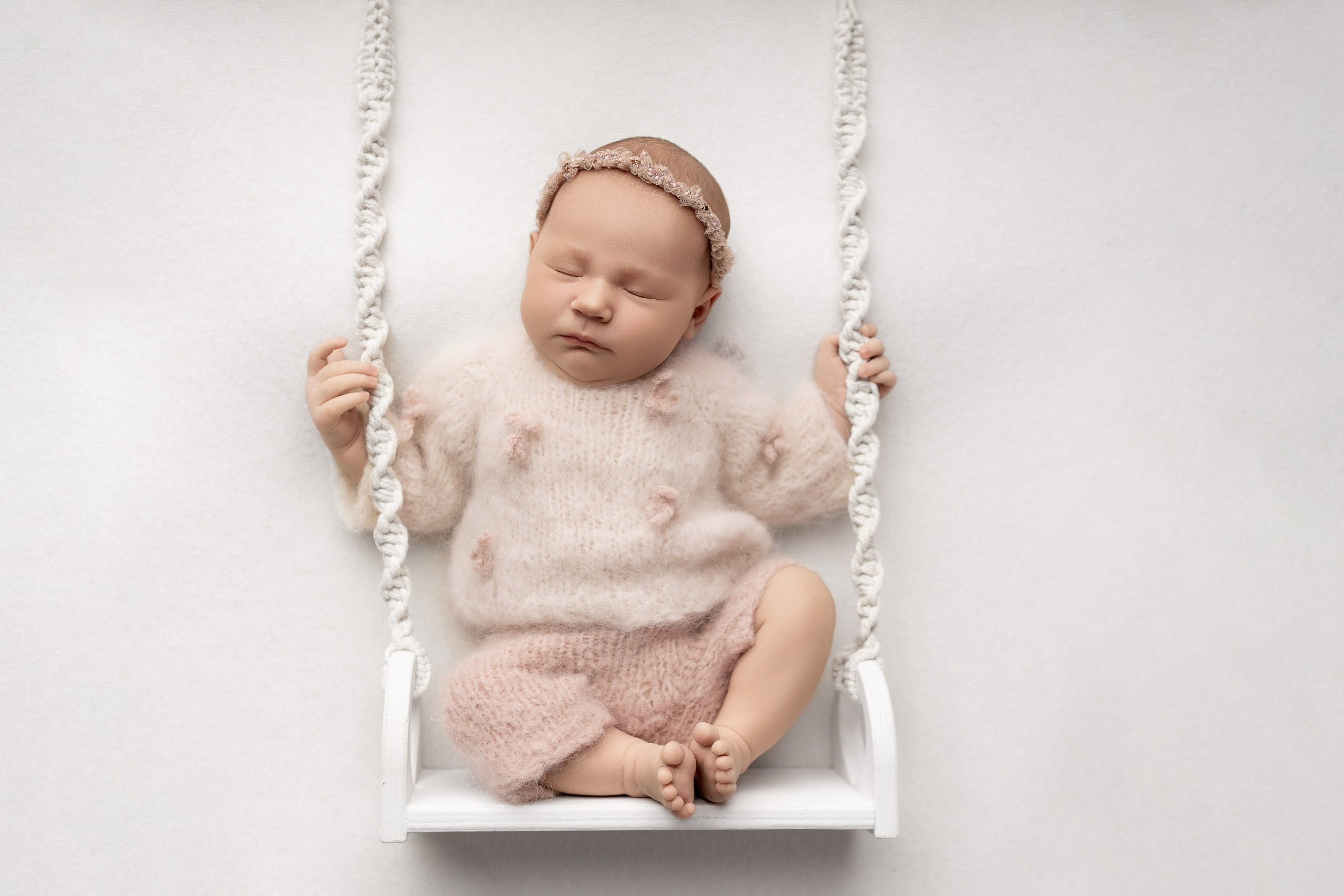 Esu Aleksandra naujagimių ir kudikių fotografė iš Vilniaus