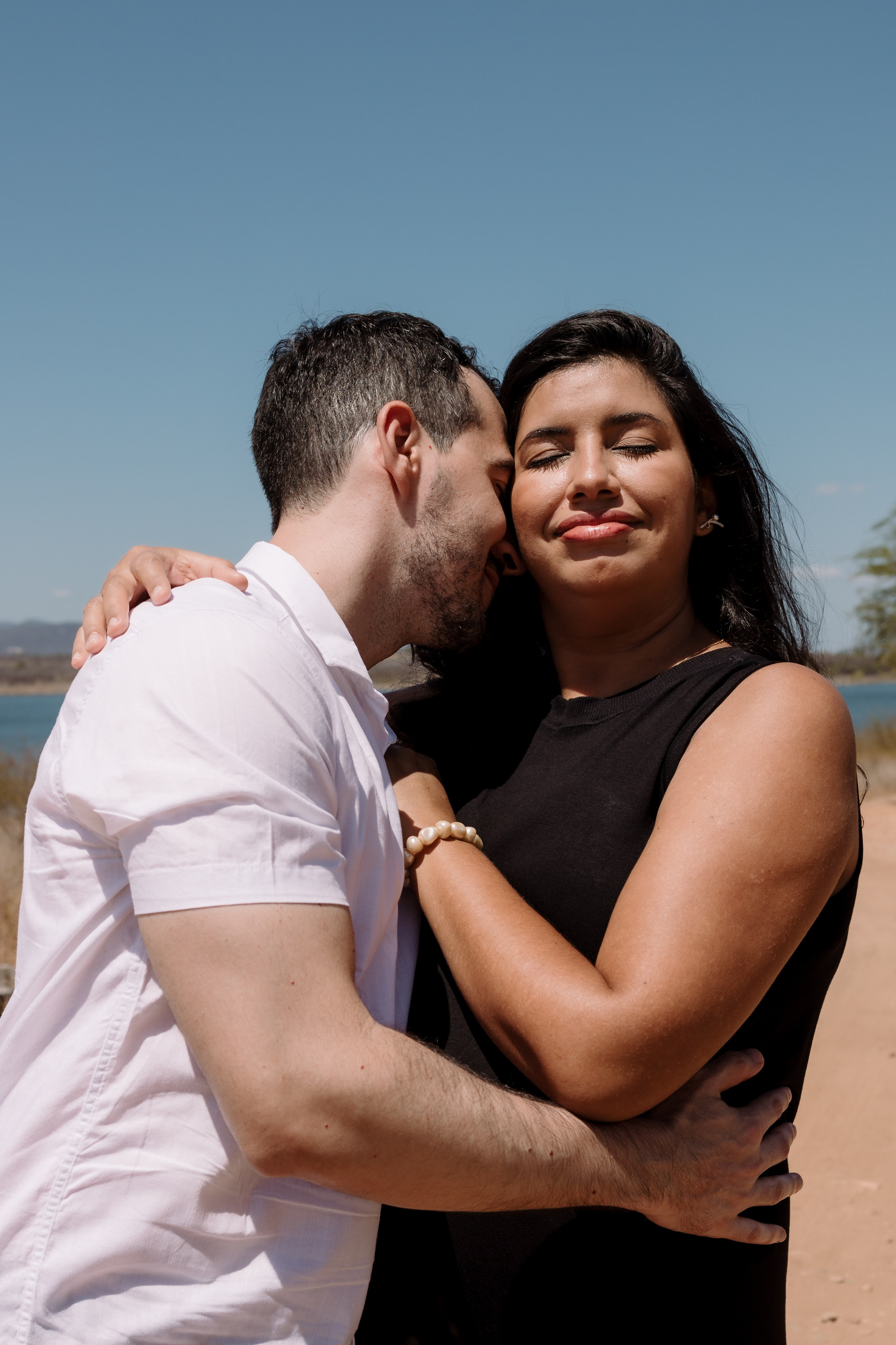 Casal em ensaio gestante no sertão 