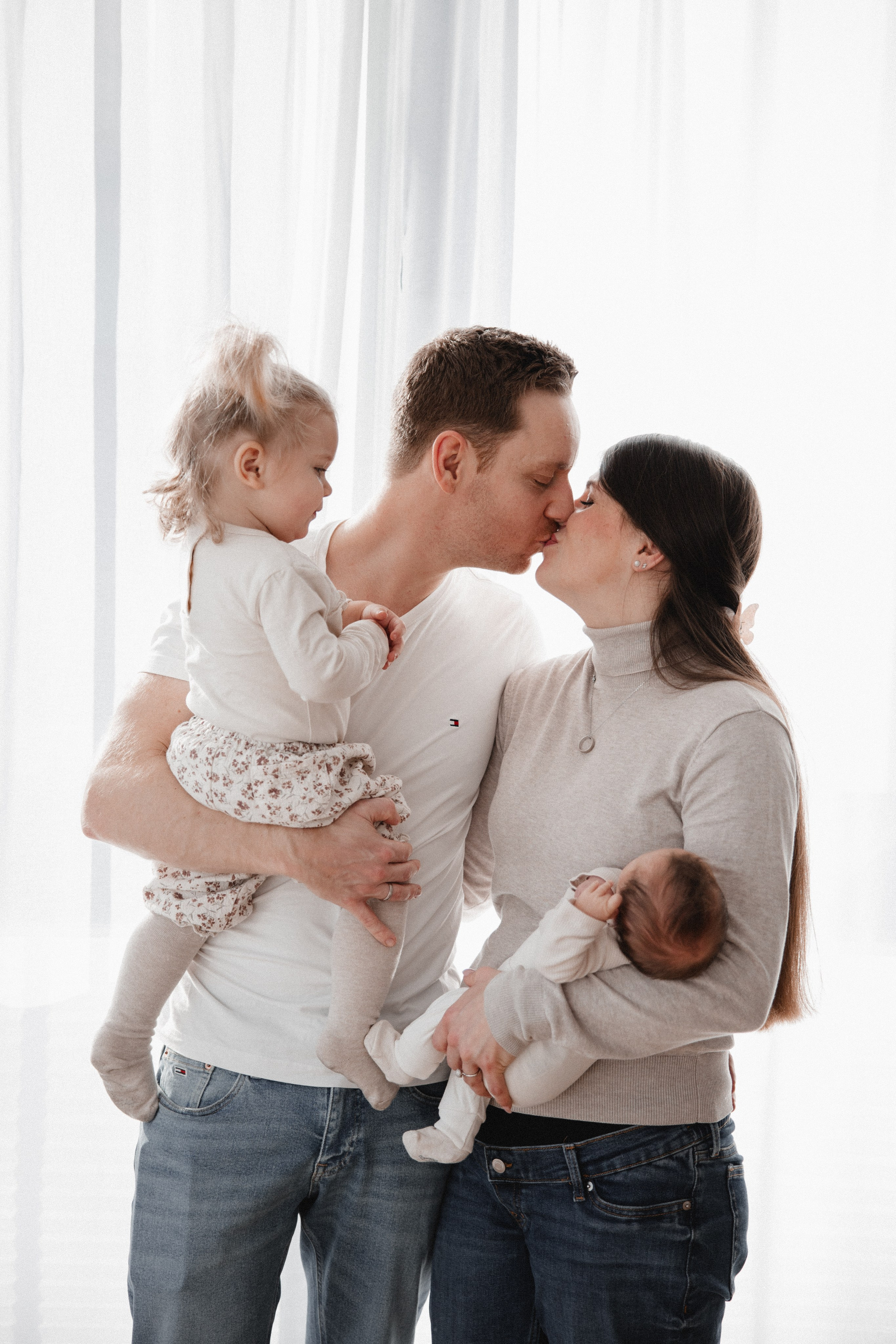 Neugeborenenfotos Zuhause. Hochzeitsfotografie |Hochzeitsfotograf Bochum | Hochzeitsfotograf Dortmund | Hochzeitsfotograf Essen | Hochzeitsfotograf Ruhrgebiet