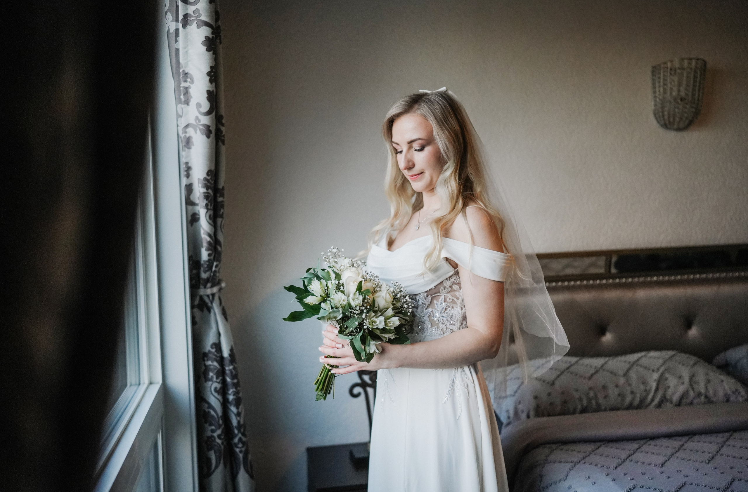 WEDDINGS. Calgary Family and Child & Wedding Photographer