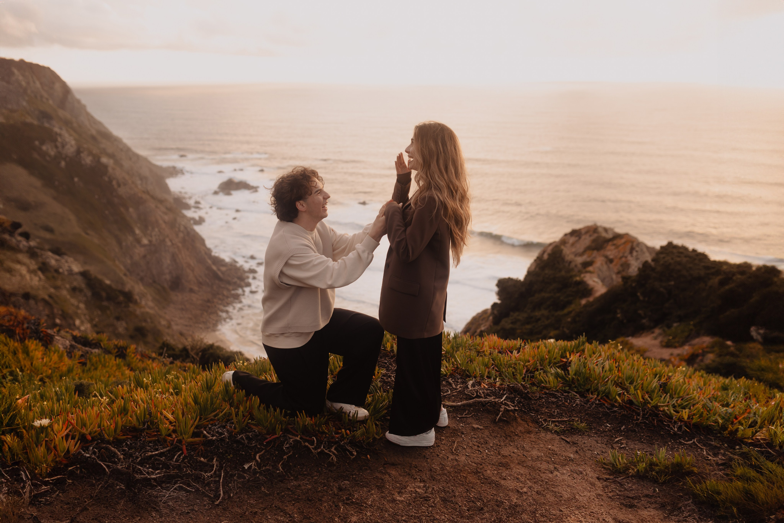 Proposal on the most western place in Europe. Fotograf de nunta — documenting your love story with a touch of editorial — wedding photographer