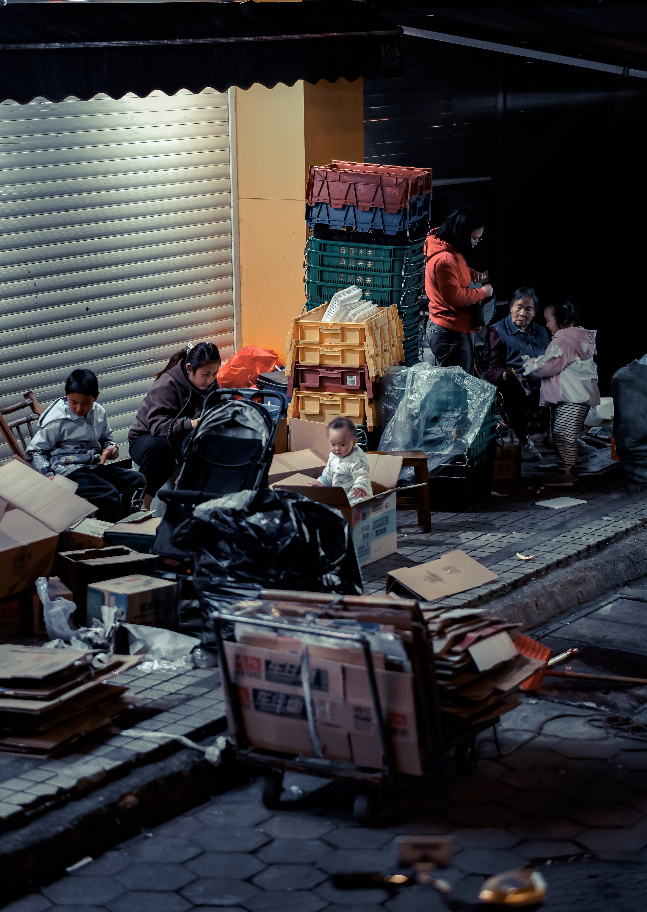 The Life of the Others 📸 | China, Guangzhou 🇨🇳