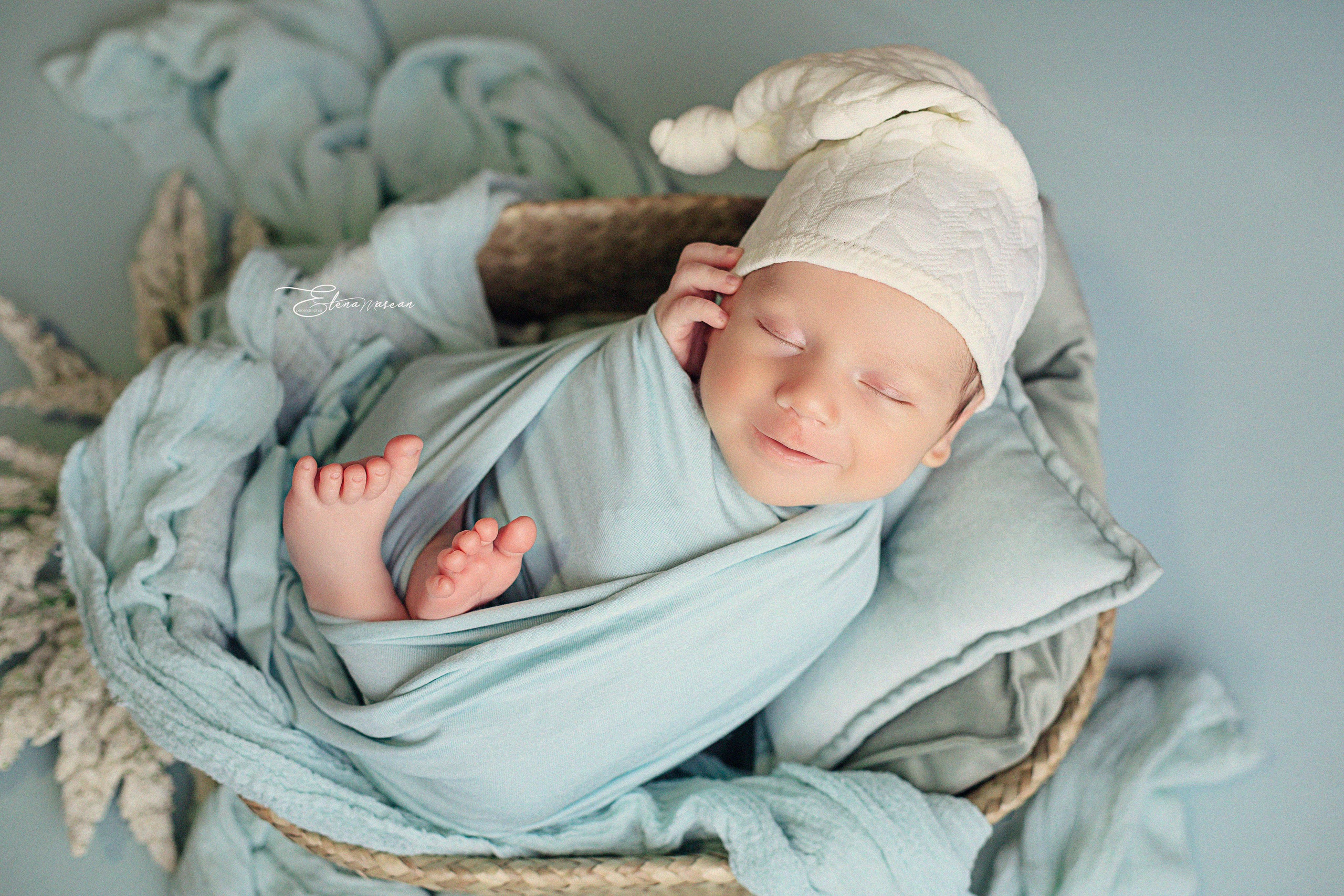 Şedinţe Newborn - Primele amintiri cu bebeluşul tău. Elena Mascan – Fotograf newborn, maternitate, portret, smash the cake & branding personal | La Femme Studio Photograpy|Constanţa