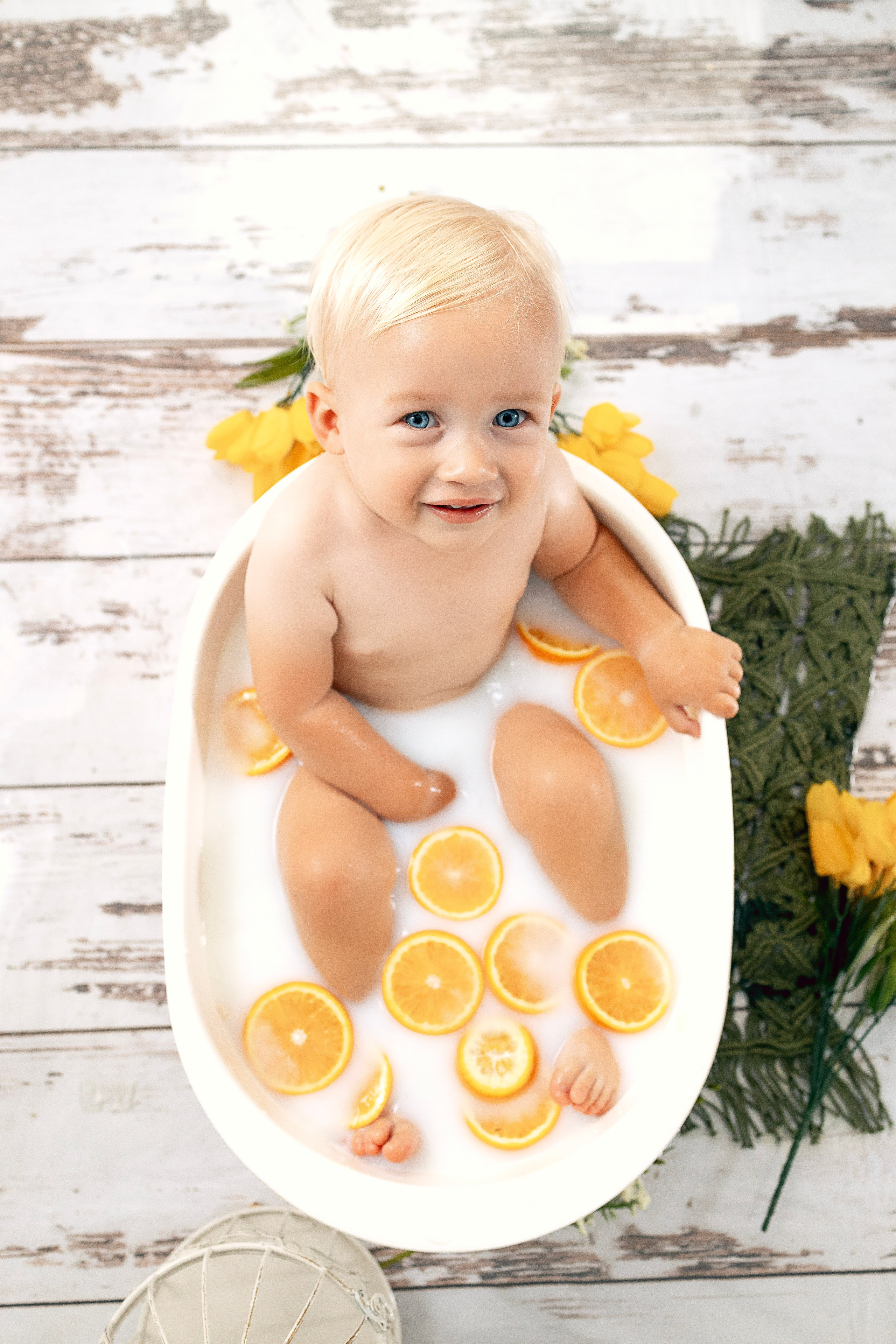 Milk bath. Anaeliseevaphoto.com