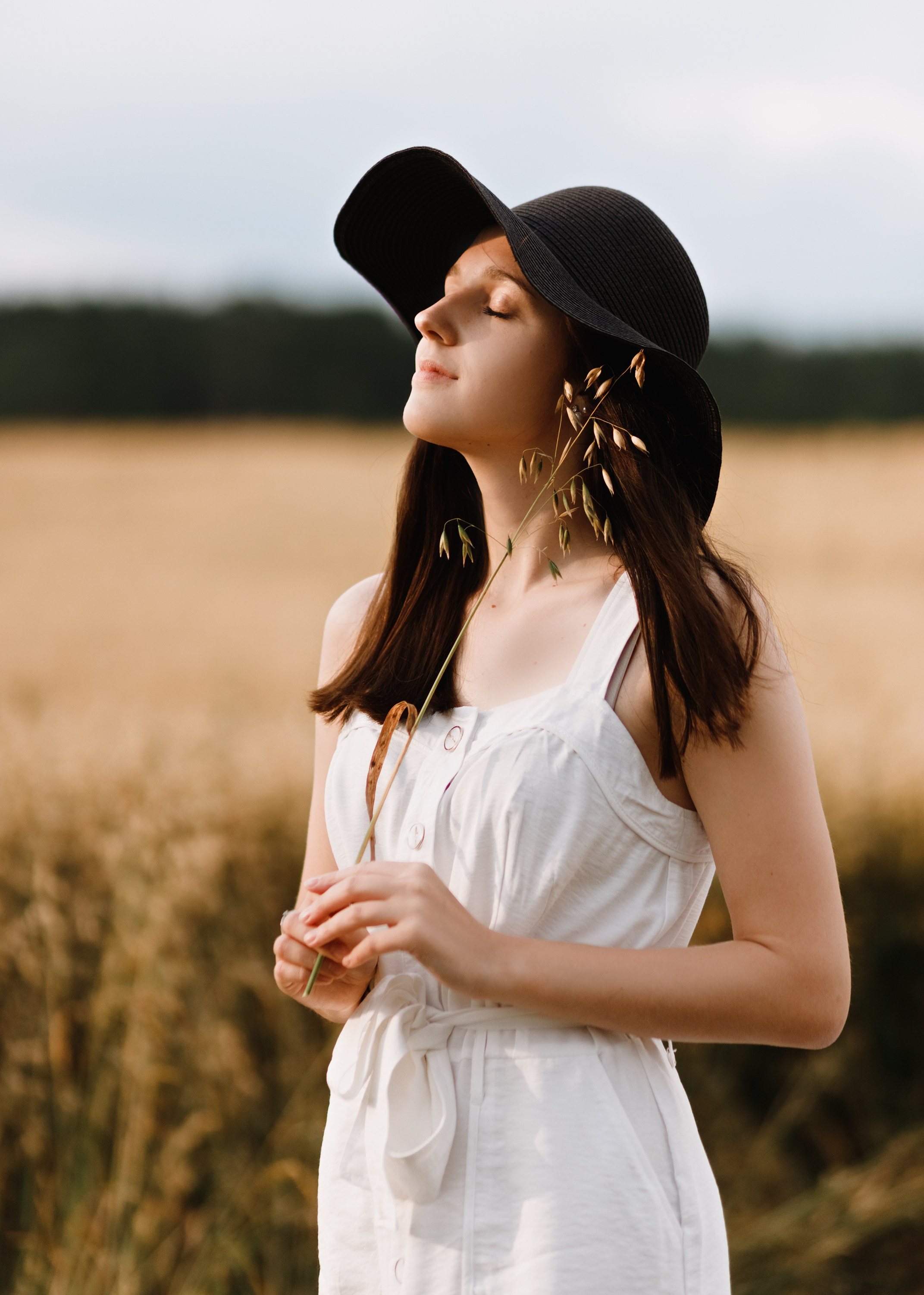 Katya | tenderness in the field. Kaja | fotograf psów we Wrocławiu