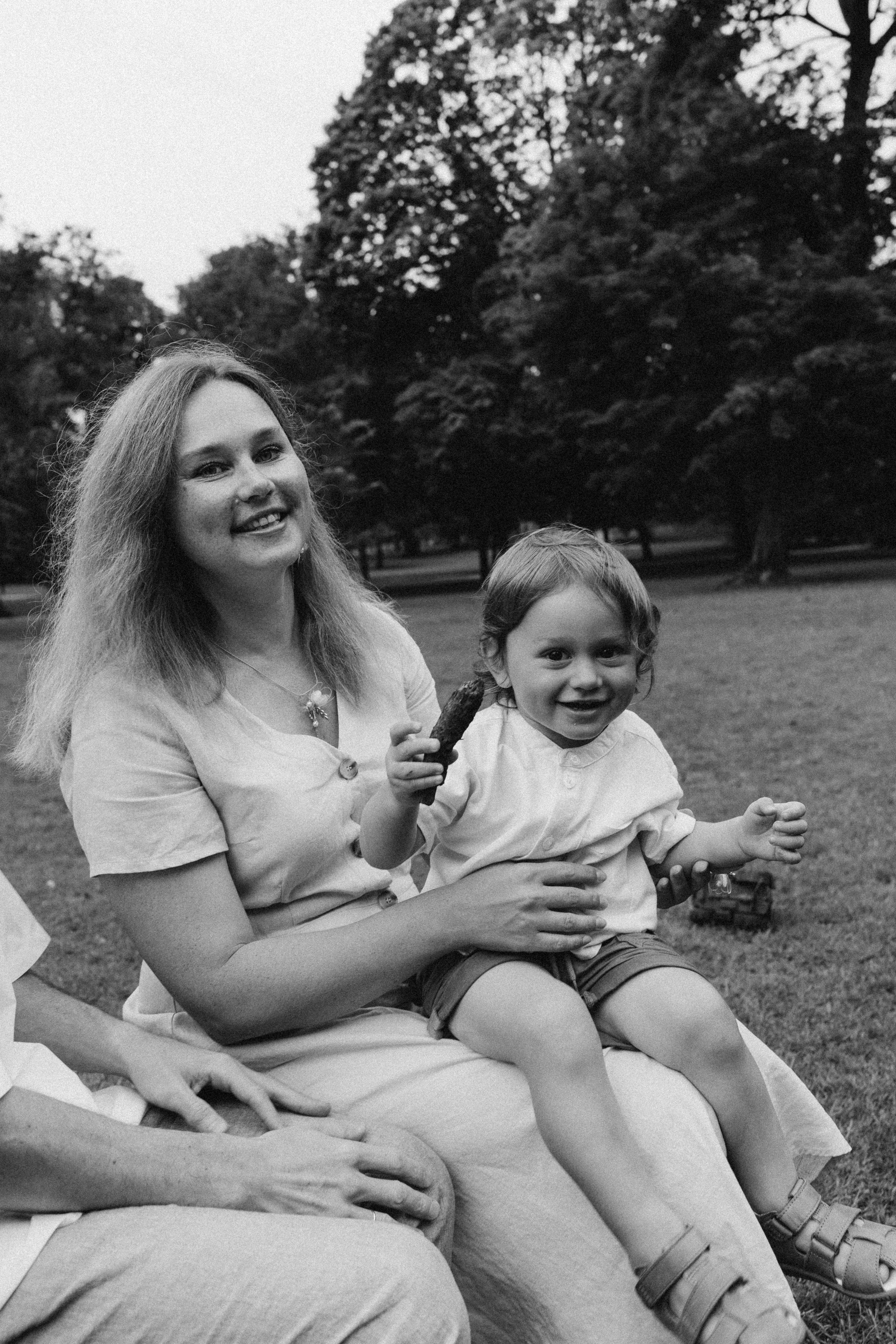 Kaivopuisto. Wedding and potrait photographer in Helsinki Vickan O