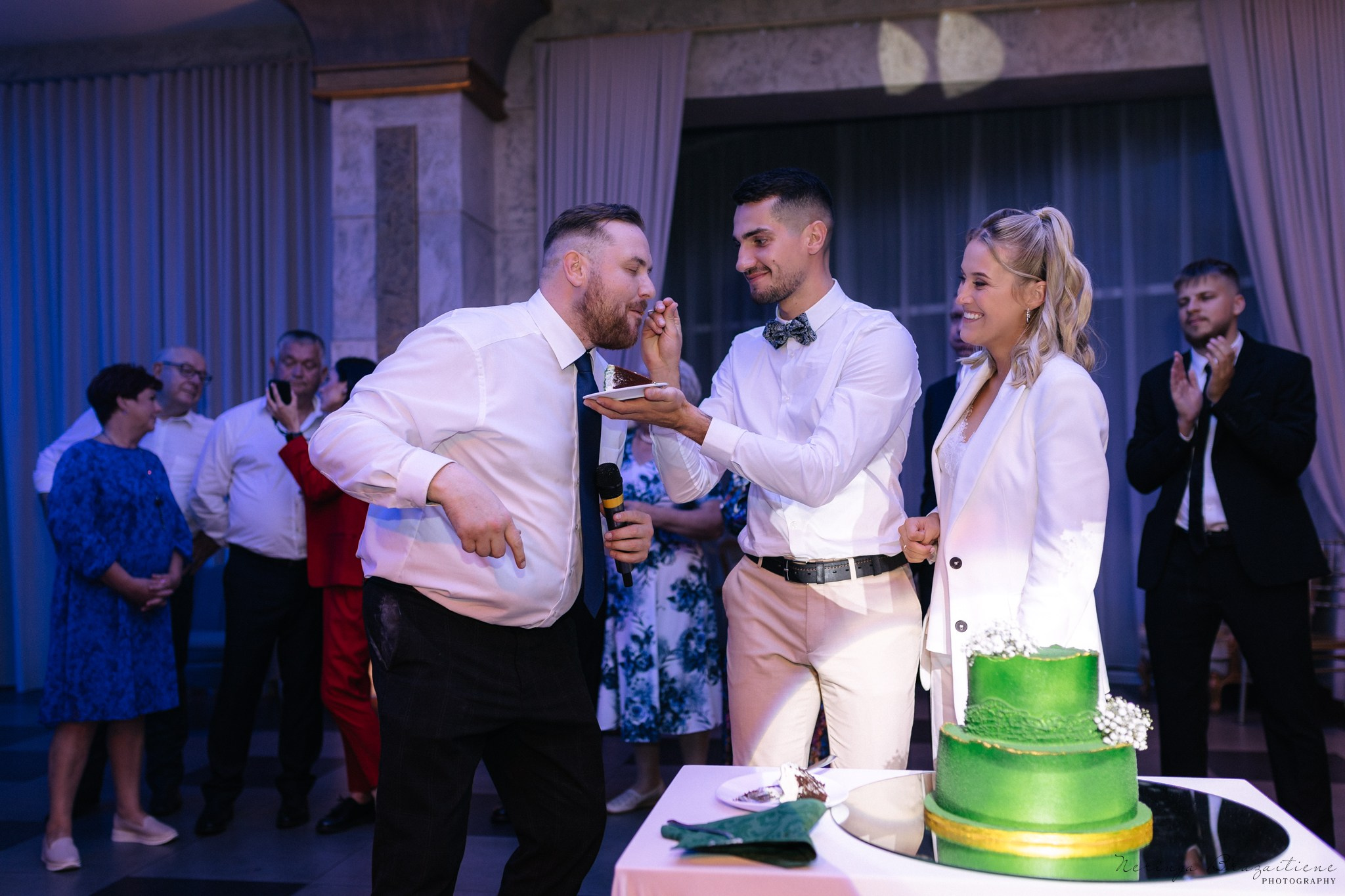 Vestuvinė fotosesija Kaune, Vienybės aikštėje, prie Lietuvos banko