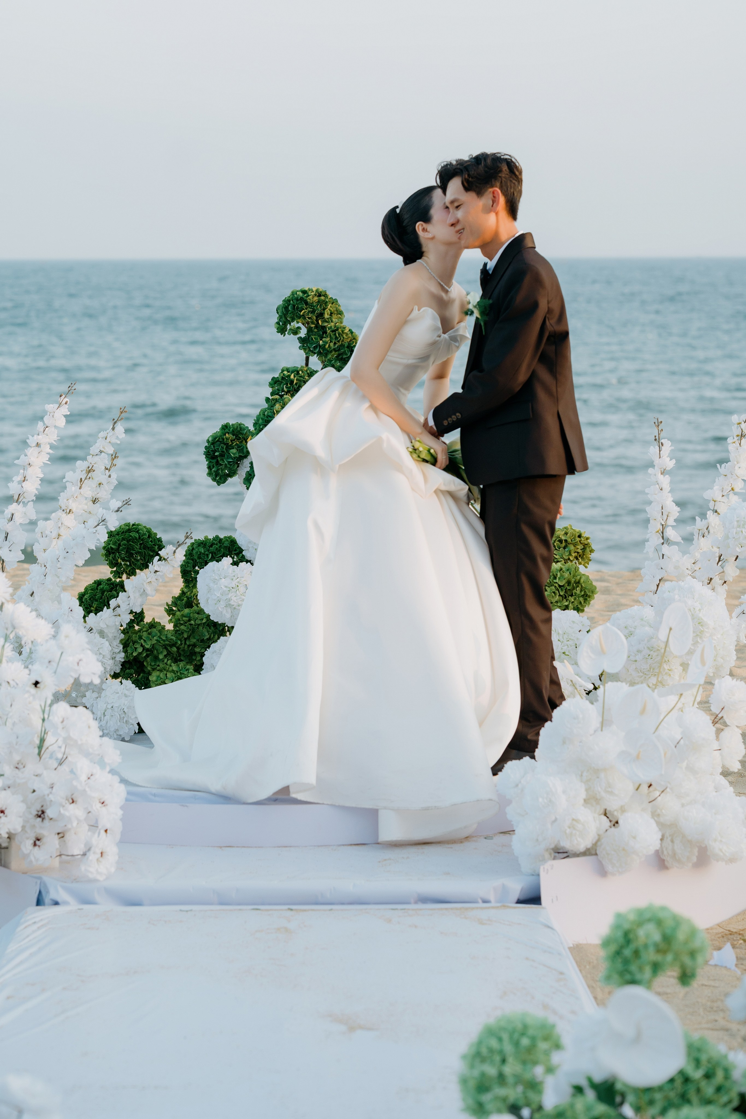 DIEU & THINH/Destination Wedding. Nhiếp ảnh gia đám cưới hàng đầu tại Thành Phố Hồ Chí Minh