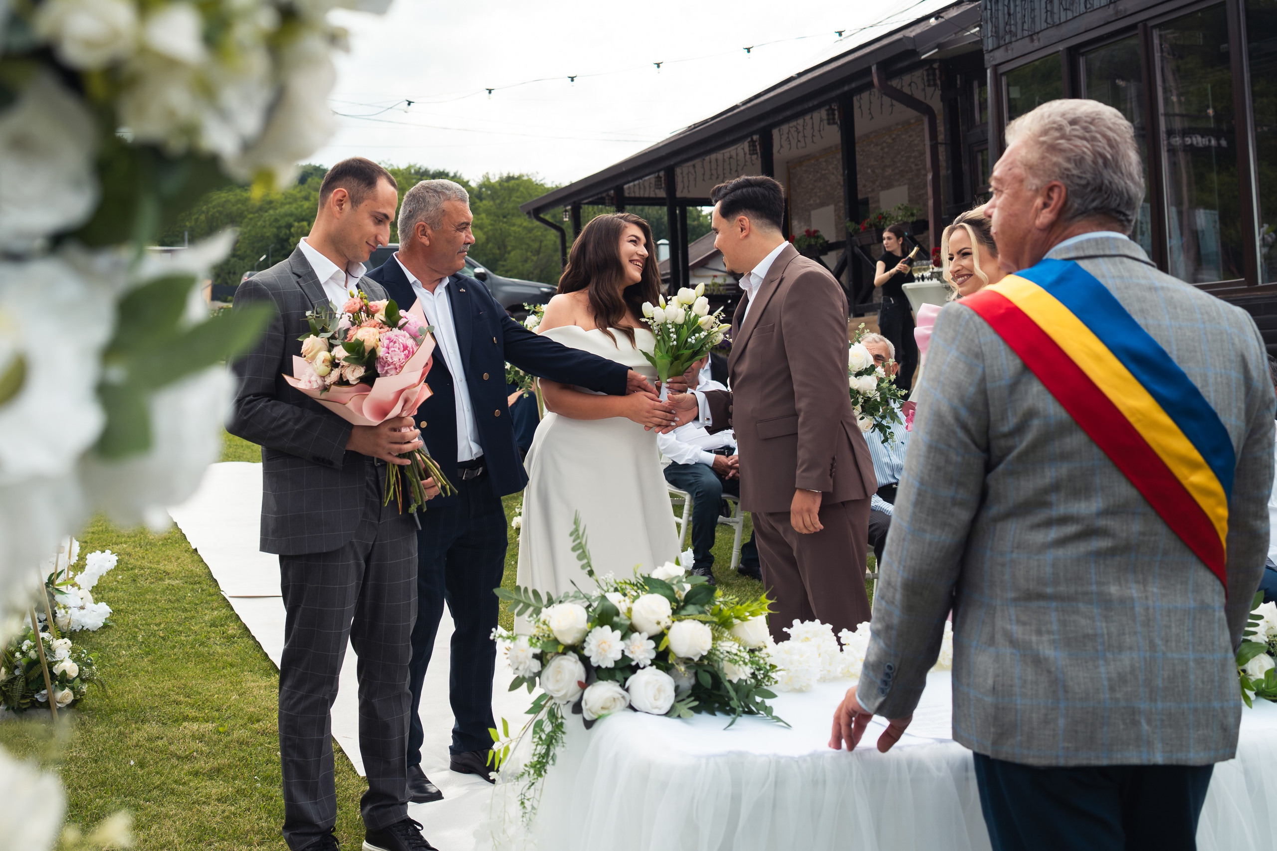 Cununie civilă - Cristina și Adrian. ALB — Alexandru-Laurențiu Bîrsan | Fotograf în București