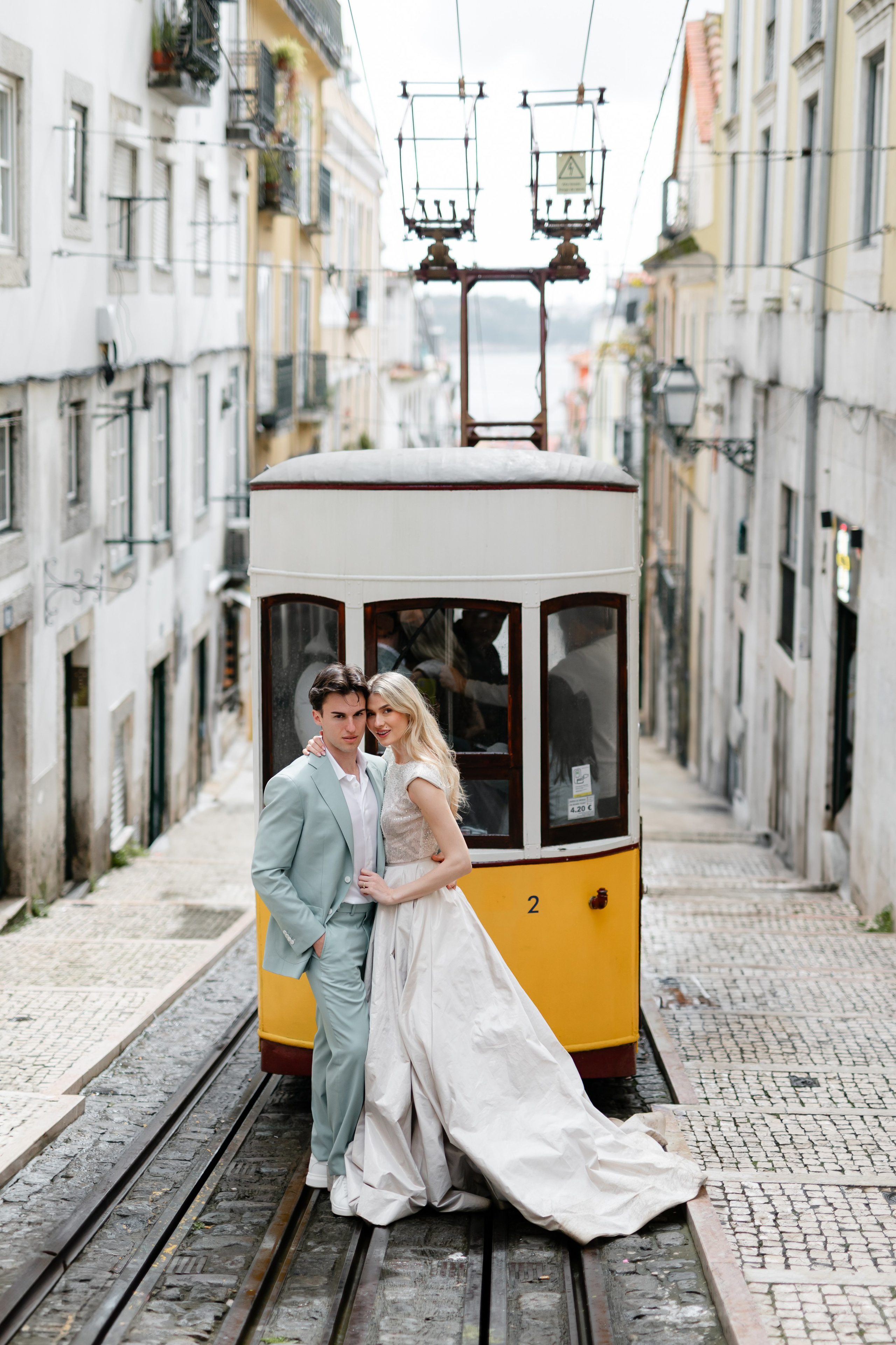 Vivien & Razvan. Main