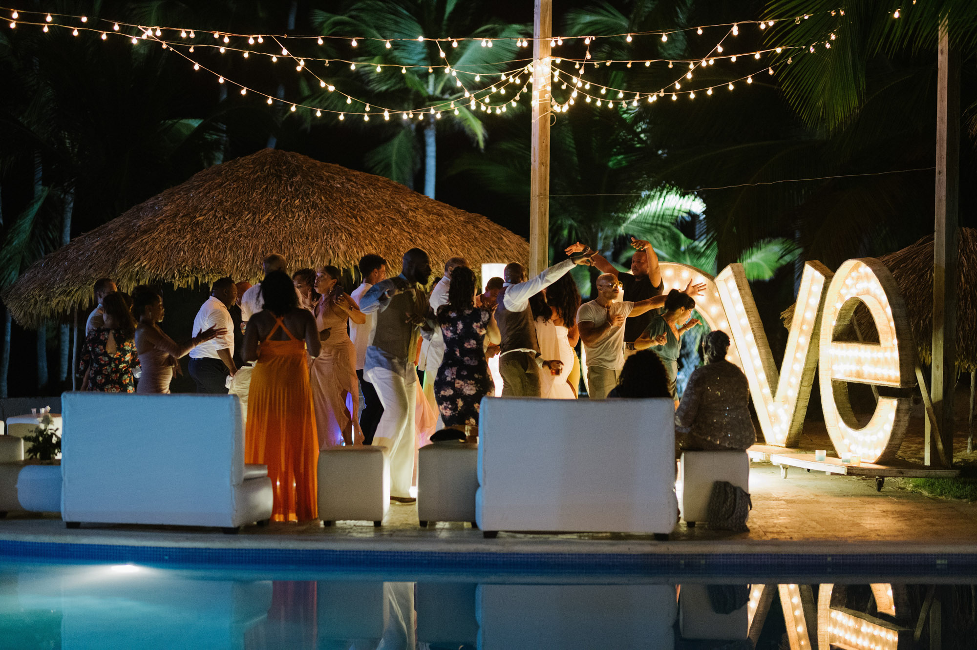 Lauren and Aaron's classic wedding at Kukua beach club