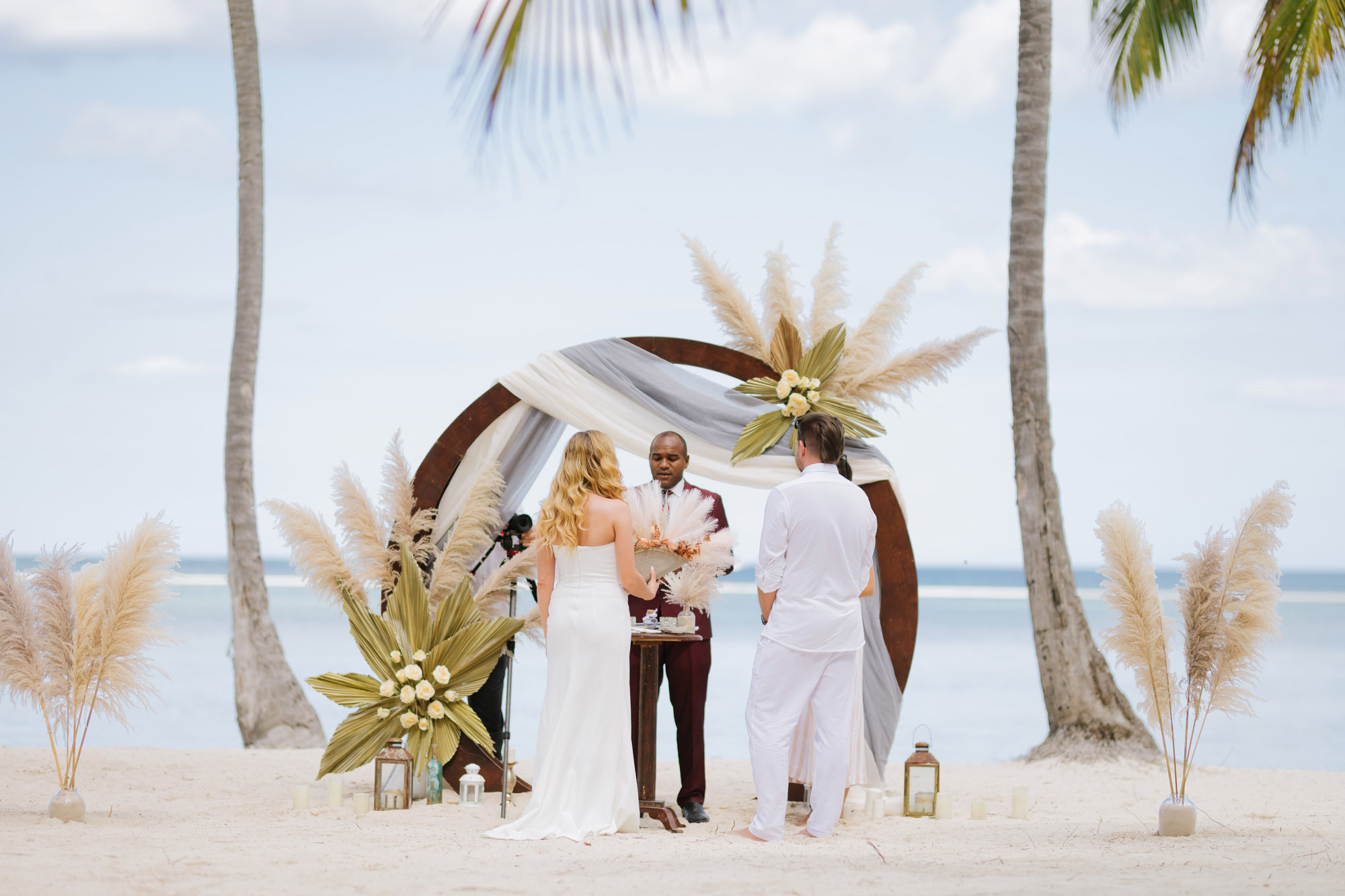 Свадебная церемония на частном пляже