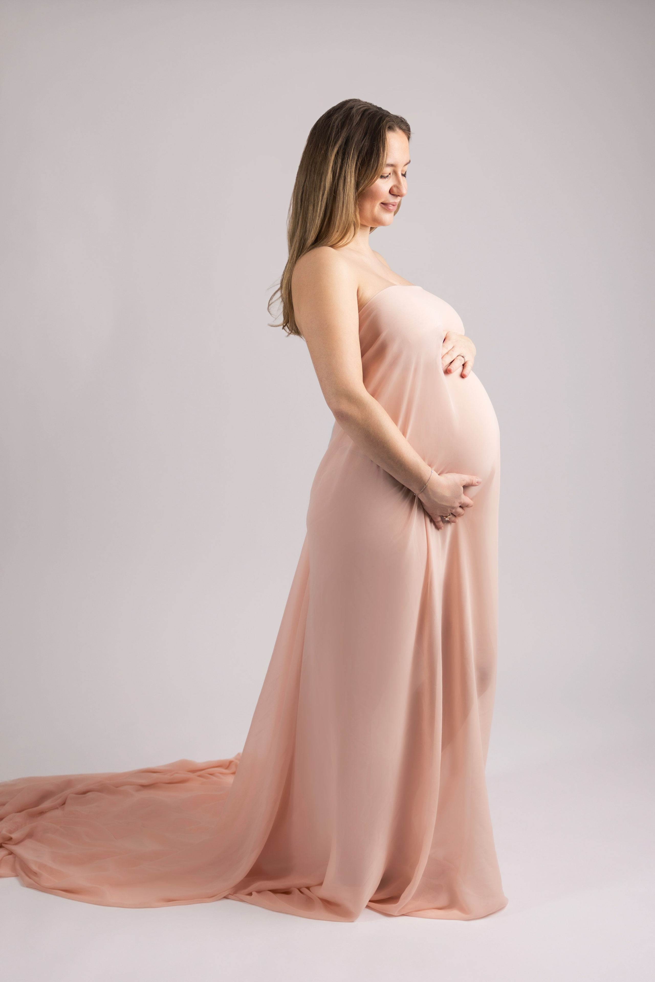 Maternity Photoshoot in Dresden — Studio & Outdoor. Family & Maternity Photographer in Dresden Tatiana Mudryak