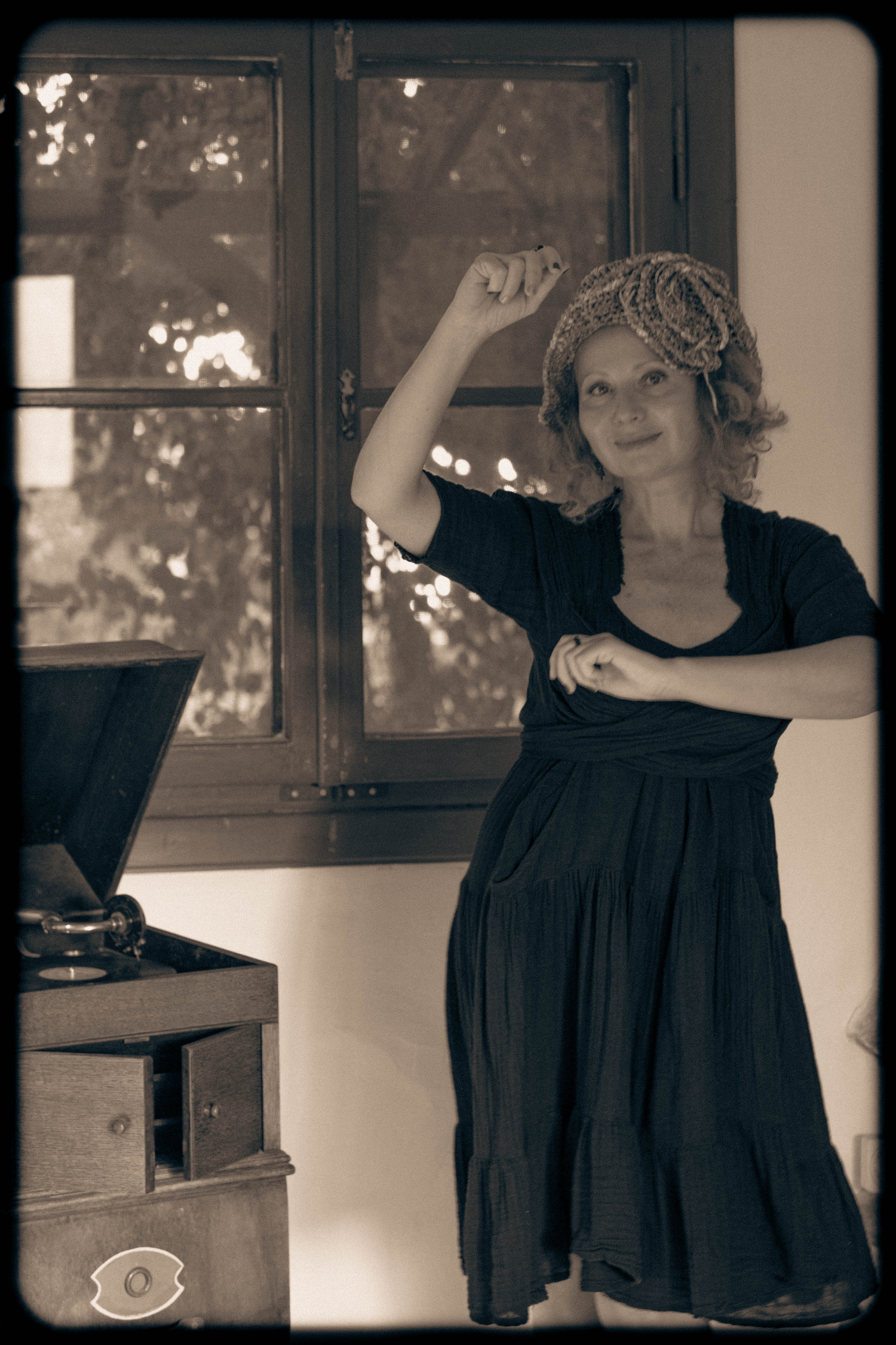 RETRO. Middle East Photo Agency סוכנות צילום המזרח התיכון — צילום מקצועי והדפסת מגנטים לאירועים