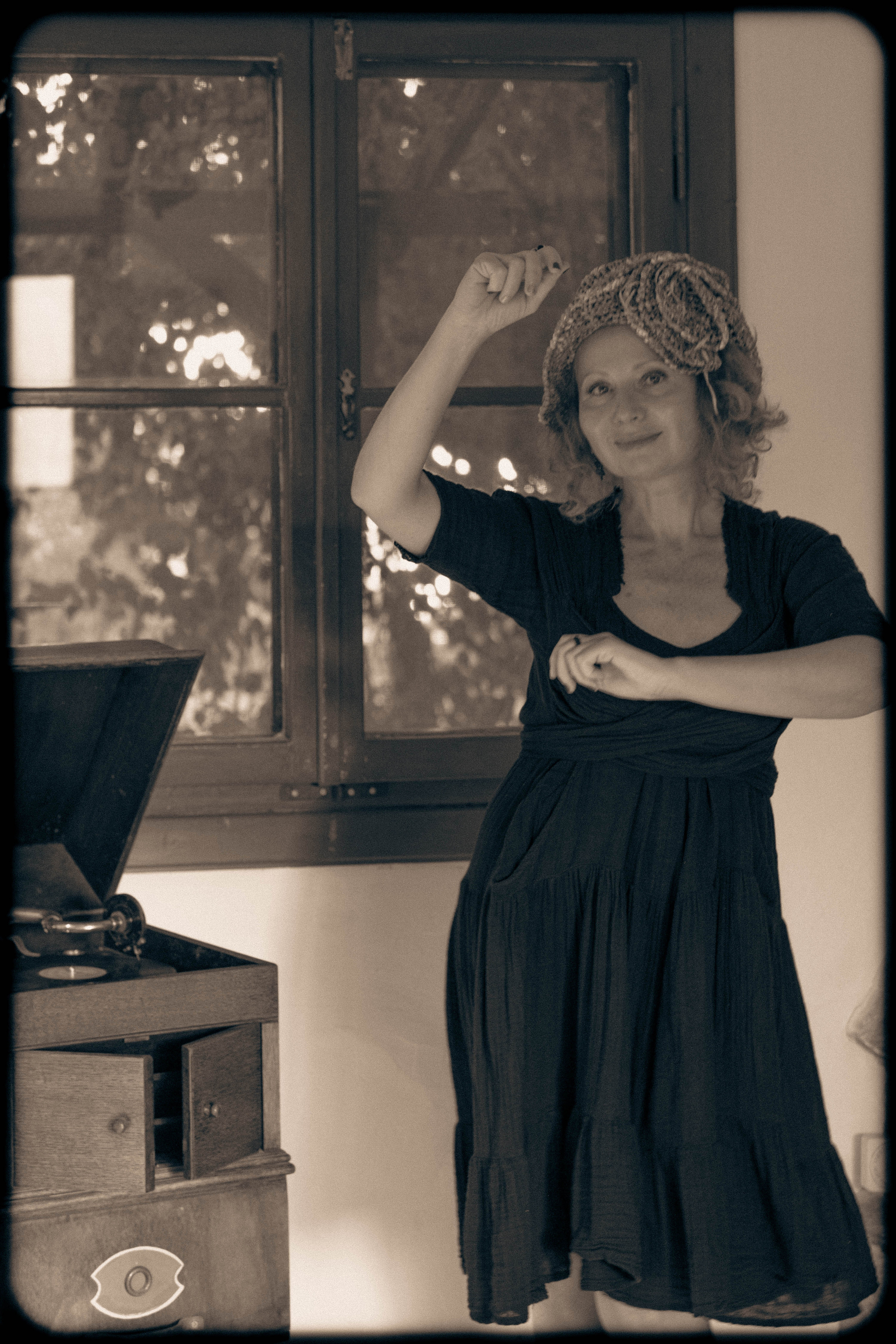 RETRO. Middle East Photo Agency סוכנות צילום המזרח התיכון — צילום מקצועי והדפסת מגנטים לאירועים