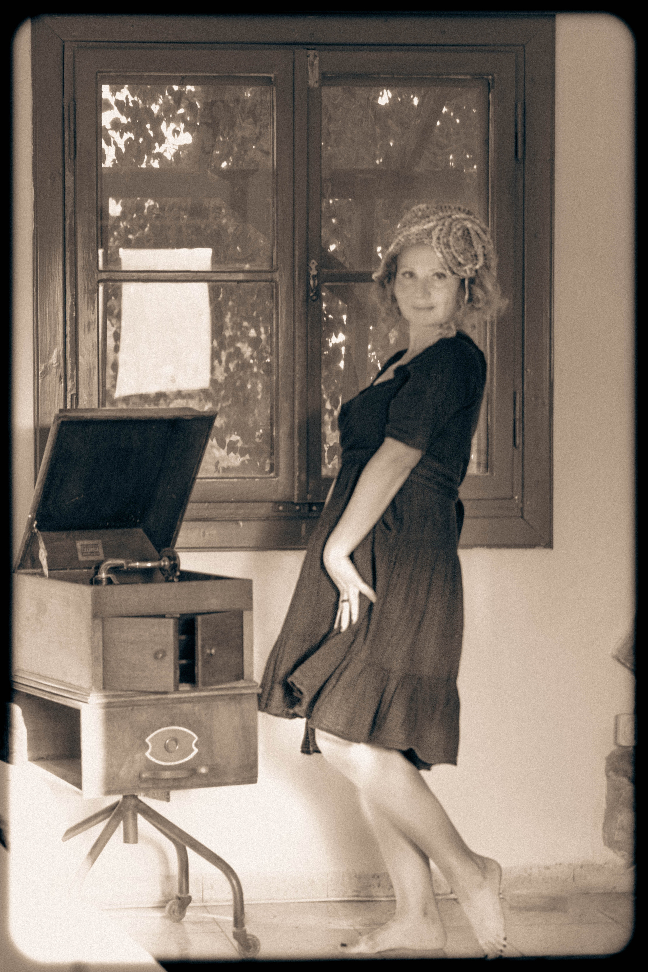 RETRO. Middle East Photo Agency סוכנות צילום המזרח התיכון — צילום מקצועי והדפסת מגנטים לאירועים