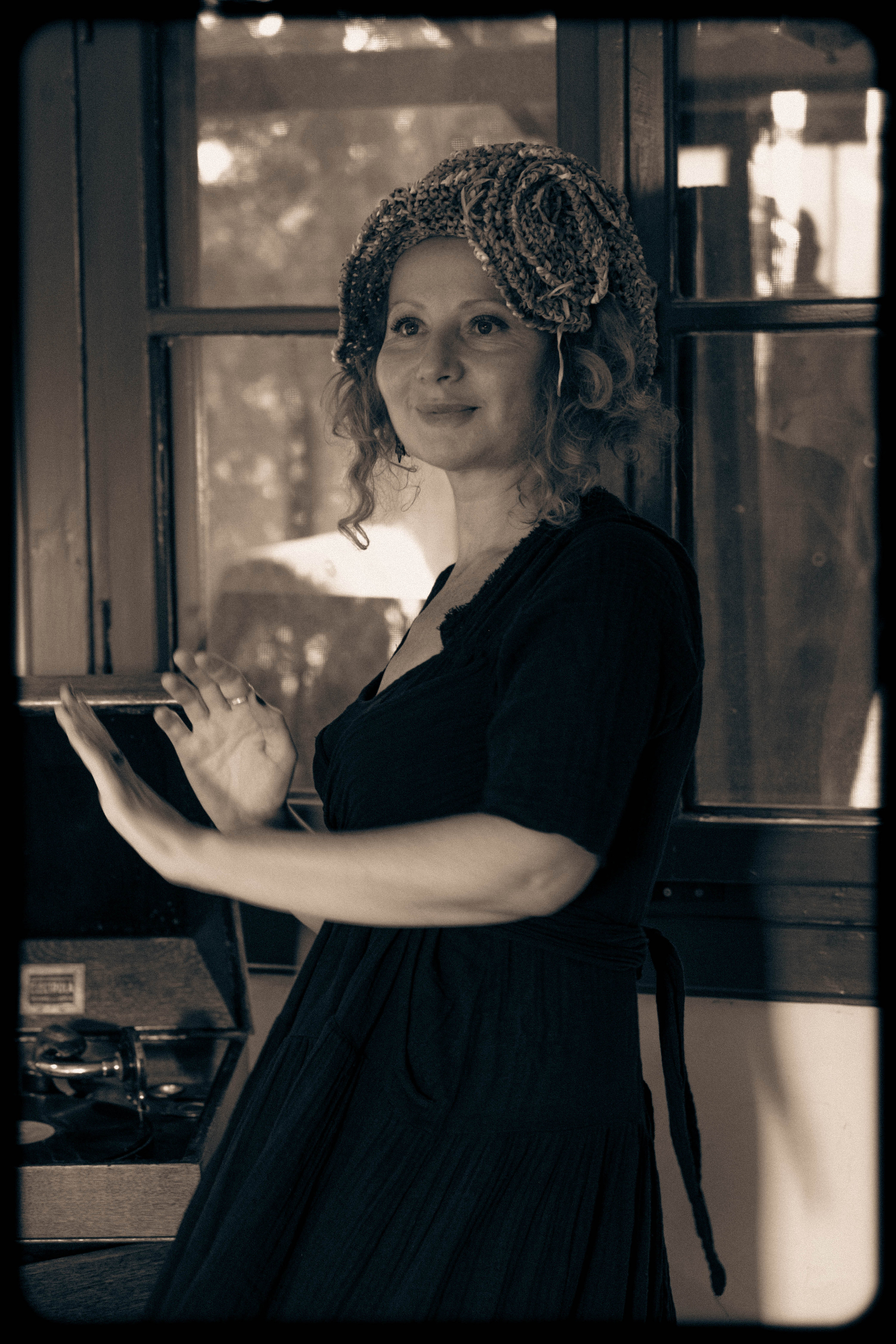 RETRO. Middle East Photo Agency סוכנות צילום המזרח התיכון — צילום מקצועי והדפסת מגנטים לאירועים