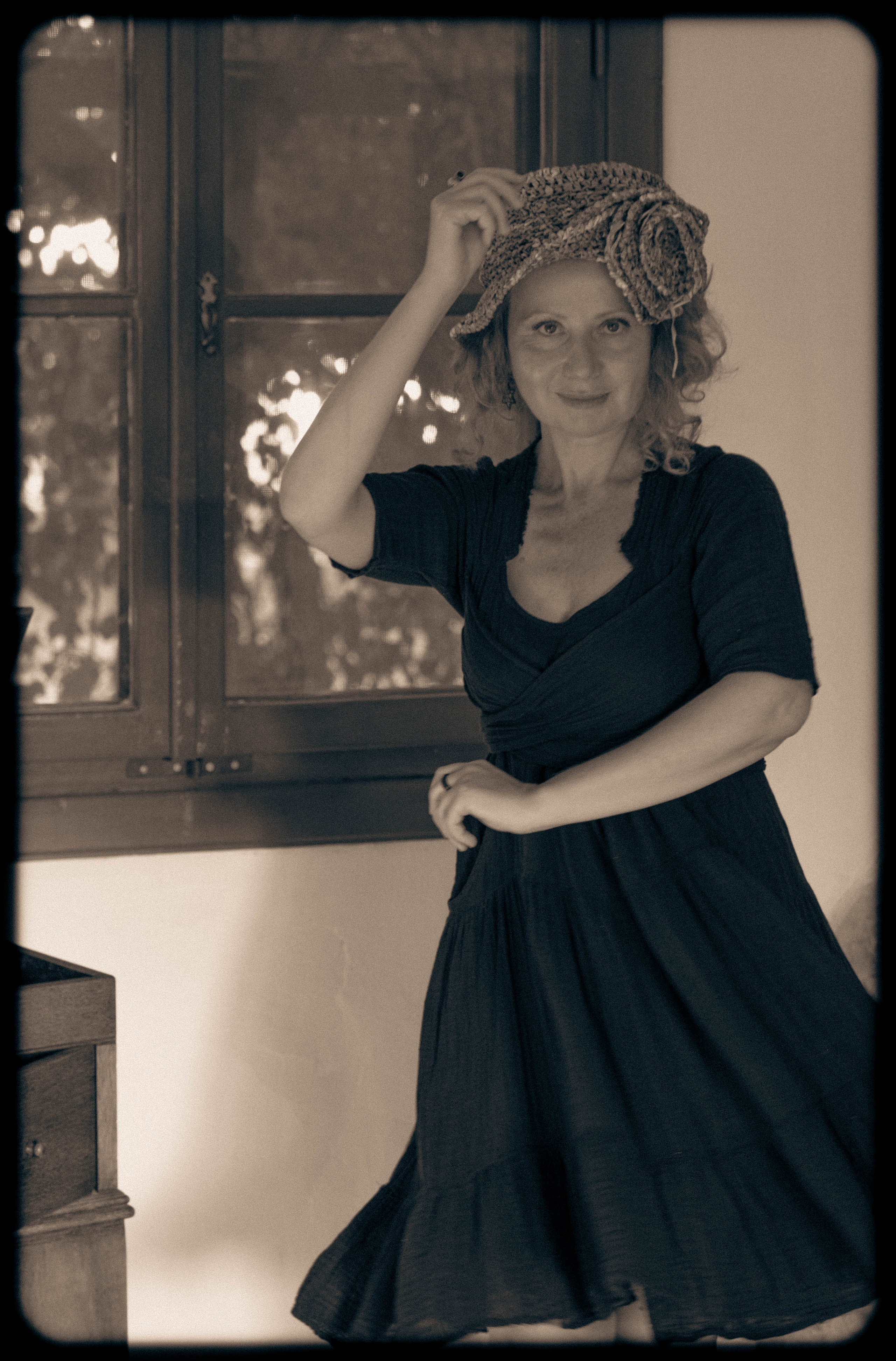 RETRO. Middle East Photo Agency סוכנות צילום המזרח התיכון — צילום מקצועי והדפסת מגנטים לאירועים