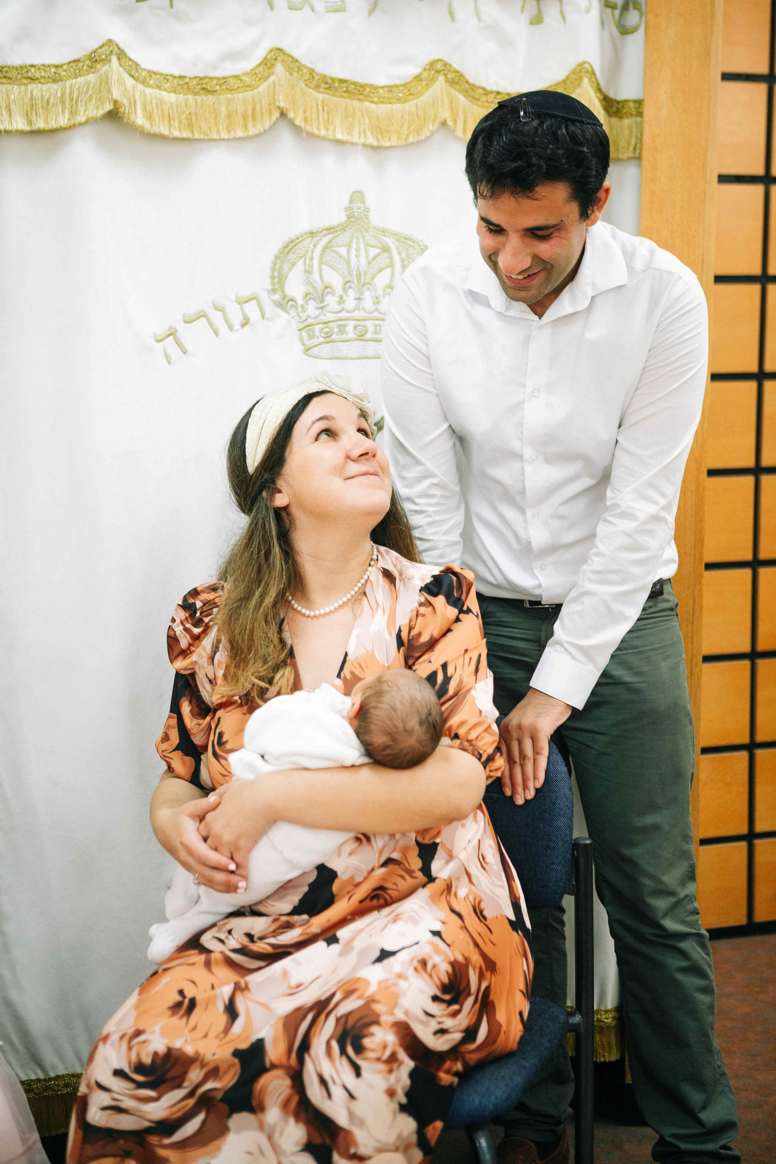 BRITH MILA IN THE SMALL SYNAGOGUE. PHOTOGRAPHER IN ISRAEL
