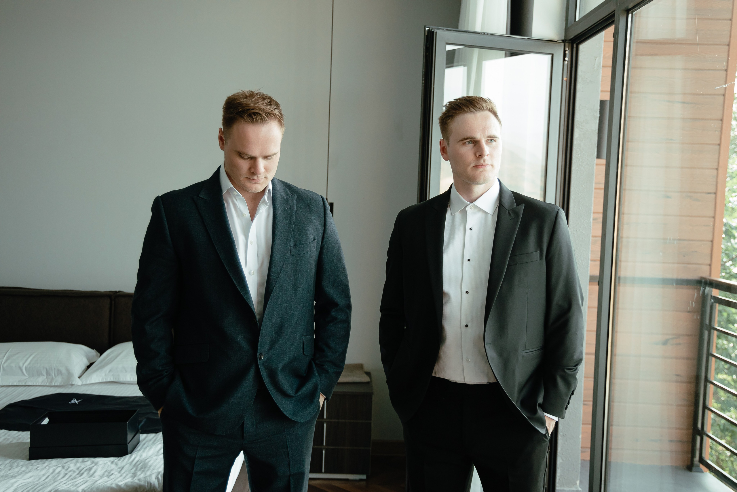 Thomas & Suyumbika. Главная