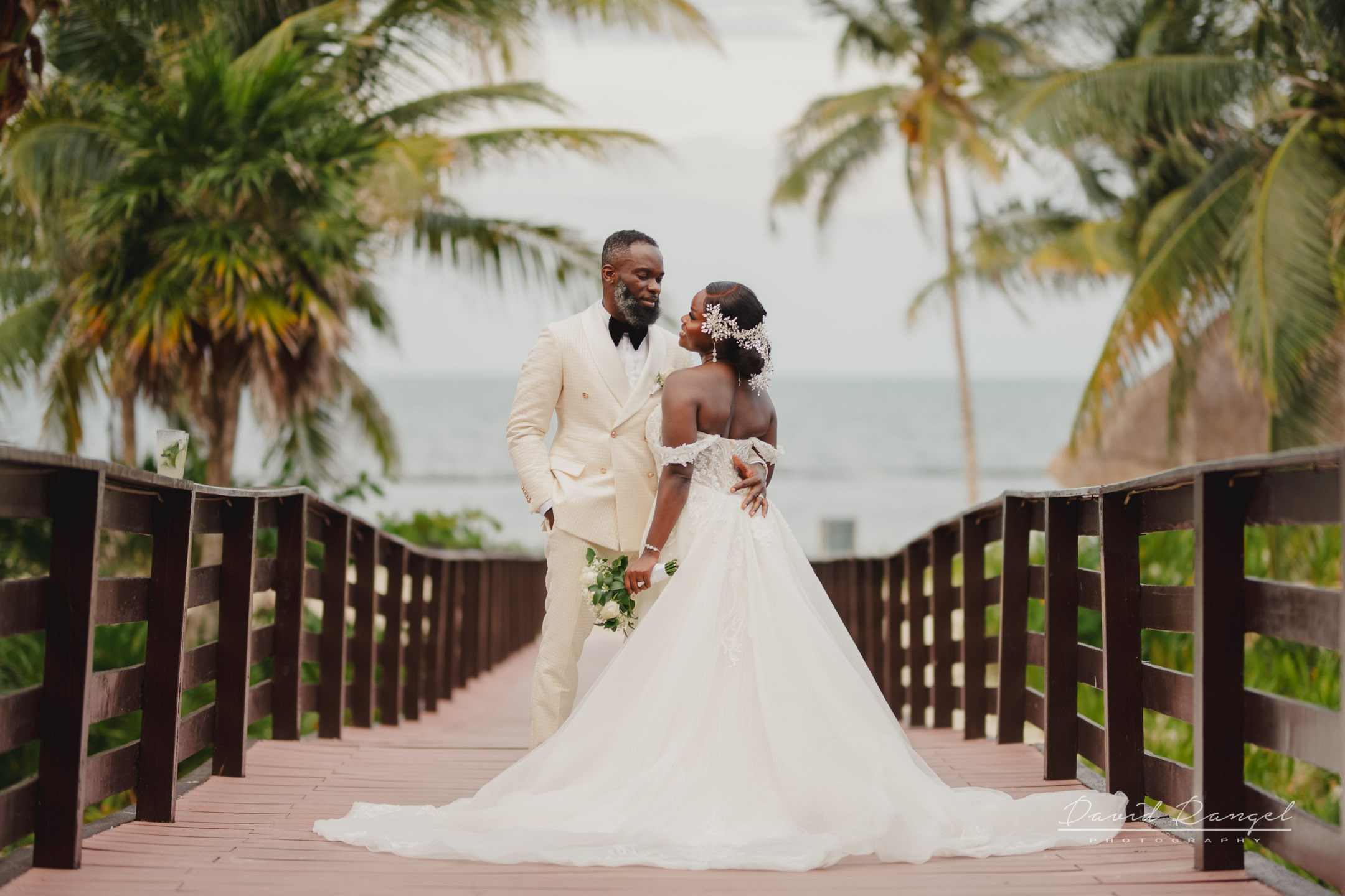 Classic Weddings. Destination wedding photographer based in Cancun and Riviera Maya with service worldwide