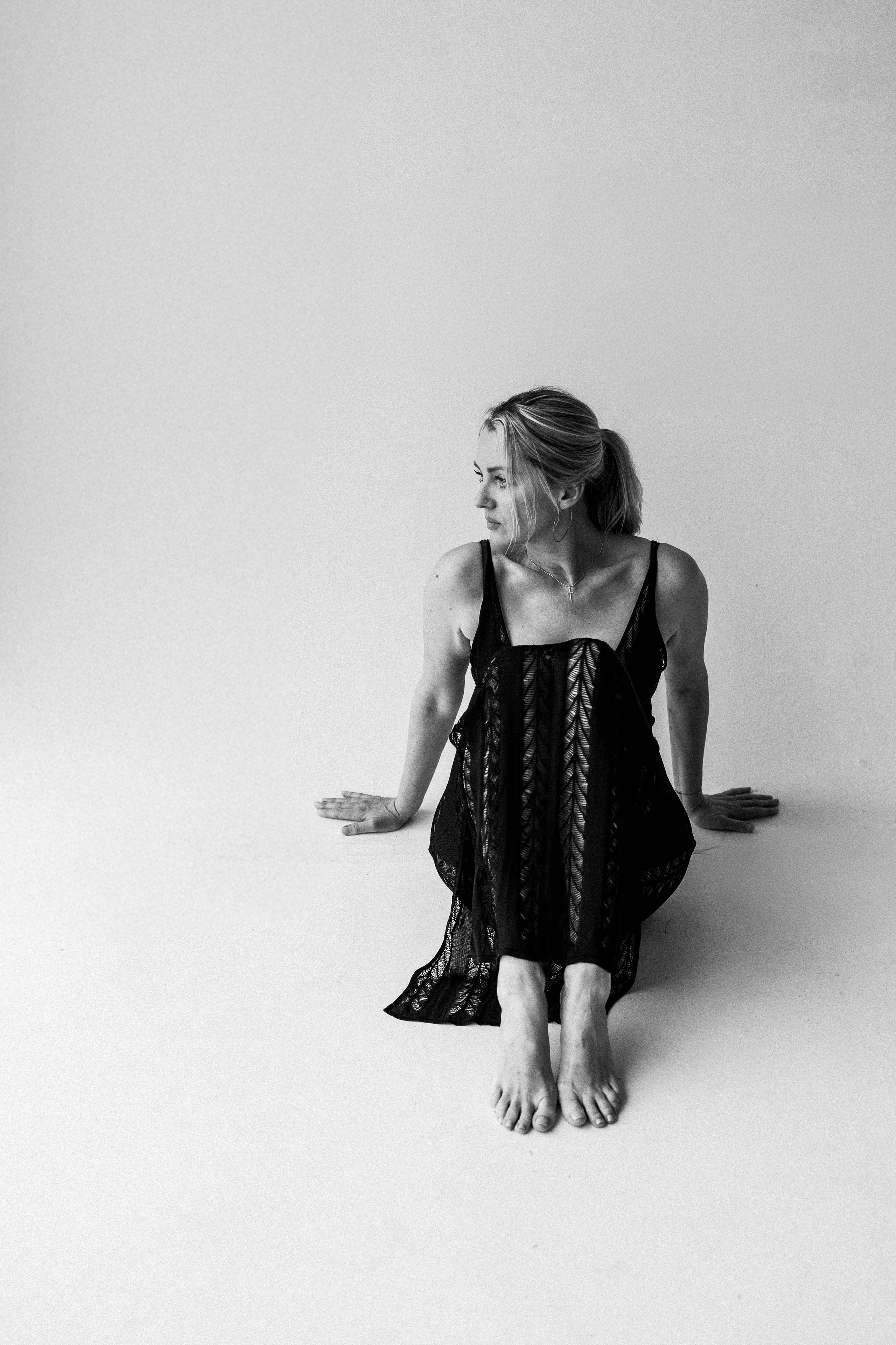 A. Rawnoir- Portrait photography by Daria Paliy.Timeless black&white portraits of women in NYC area