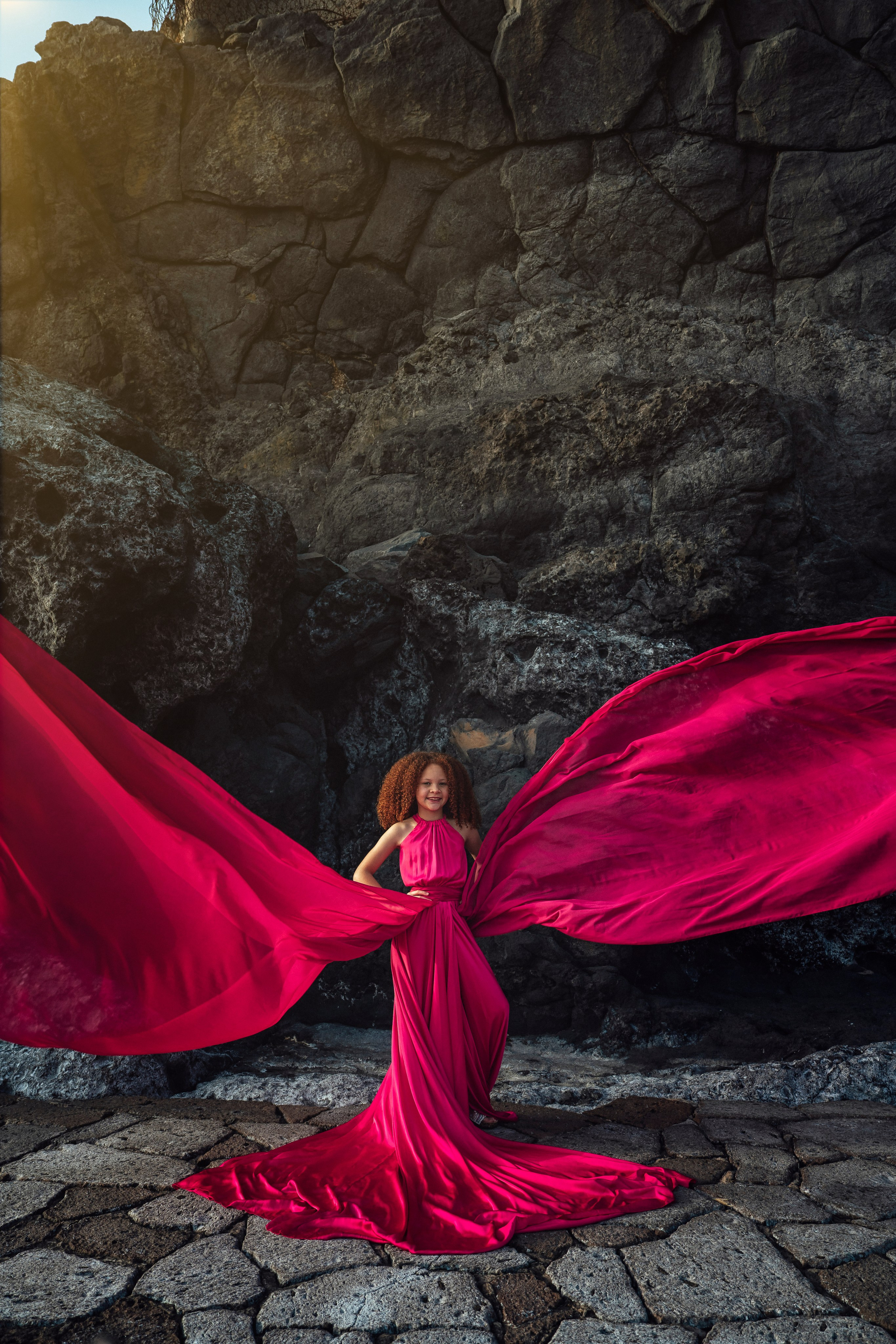 Sesión de mamá e hija en fucsia: ejemplos con vestidos de cola. Tania Bonnet | Fotógrafa profesional en Tenerife – Sesiones con vestidos voladores