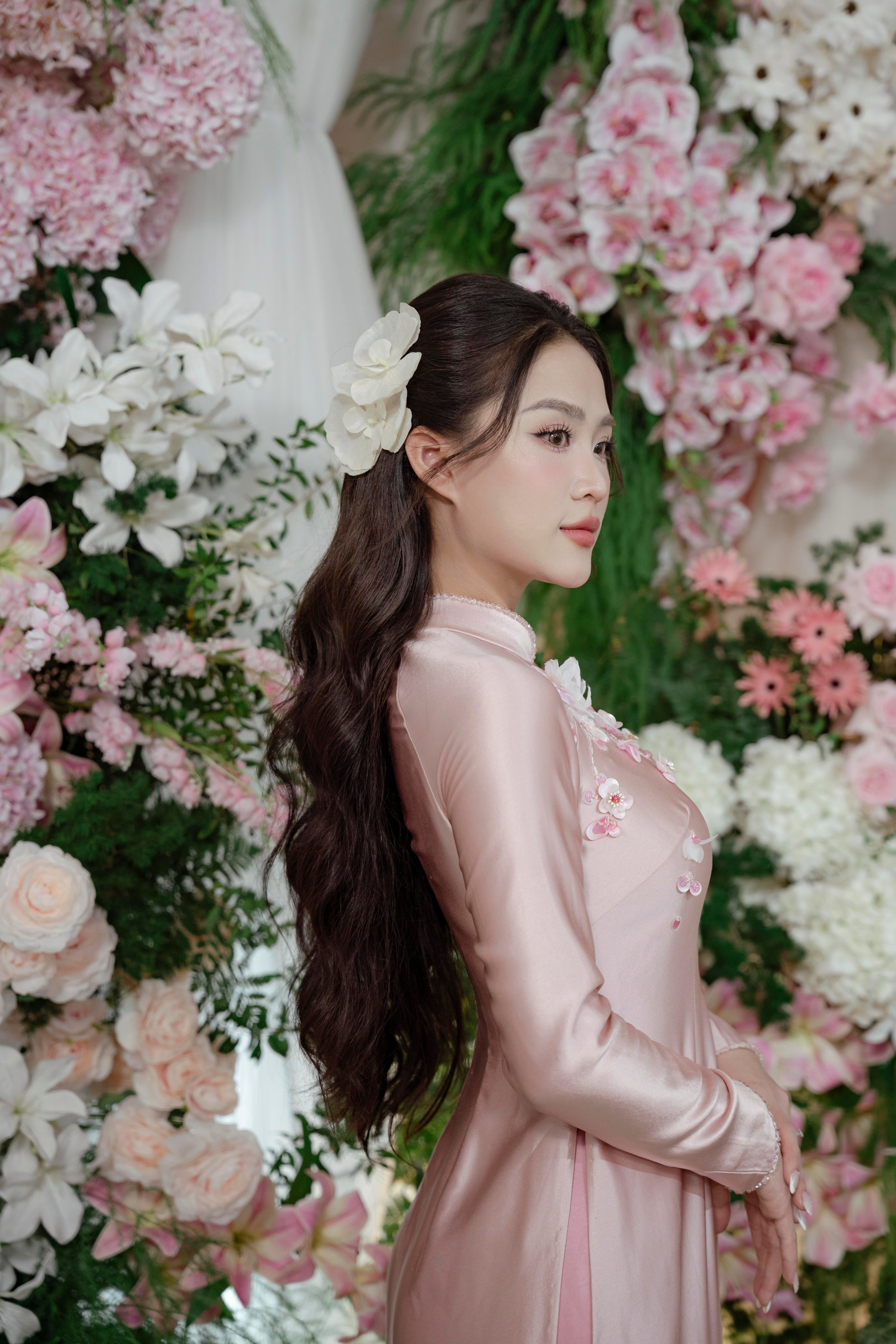 LINH & HUYEN. WEDDING PHOTOGRAPHER IN VIETNAM