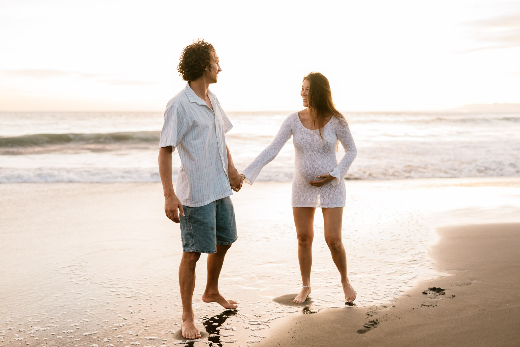 LARISSA & SJUUL MATERNITY. Female Photographer in Bali