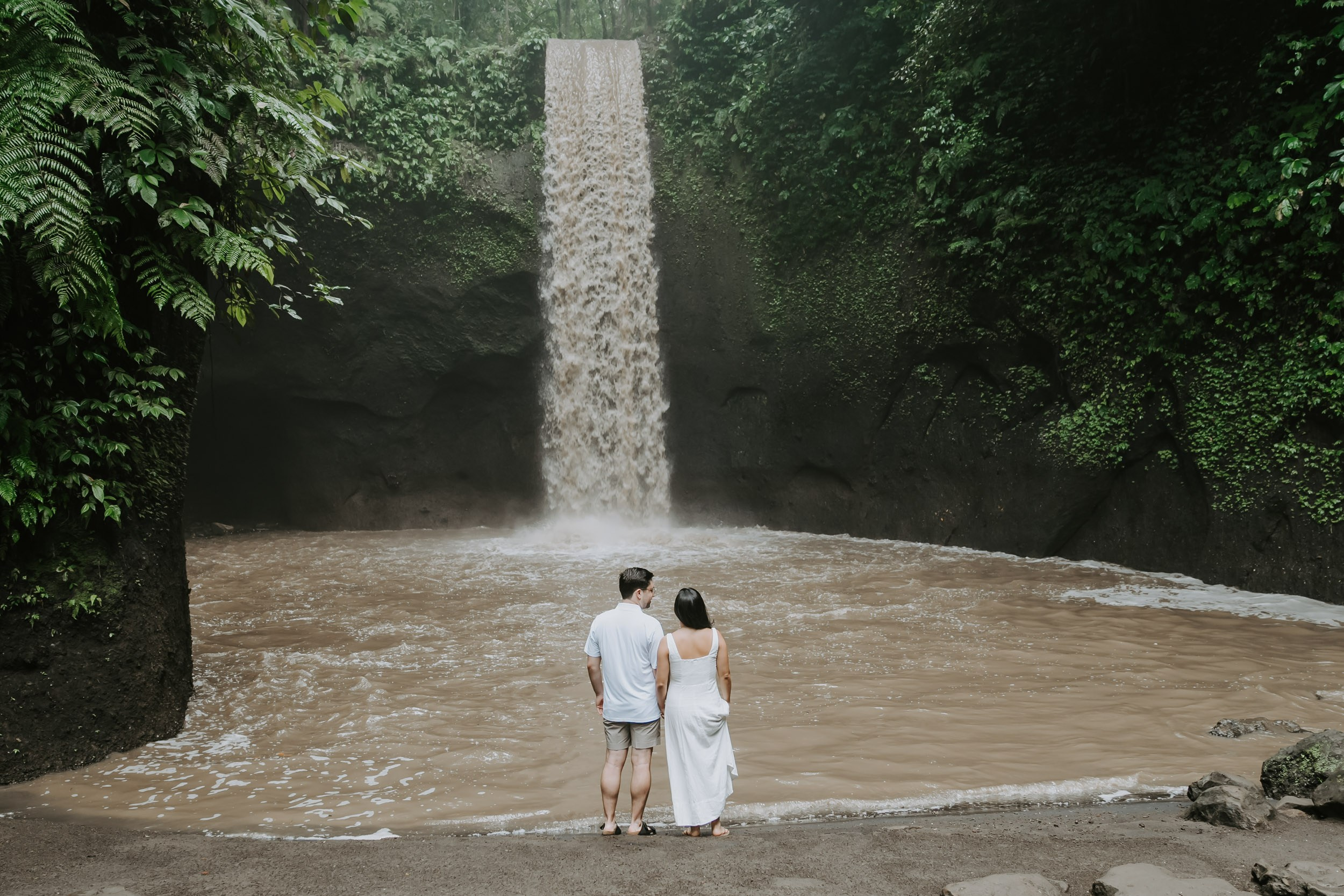 Marriage Proposal. Female Photographer in Bali