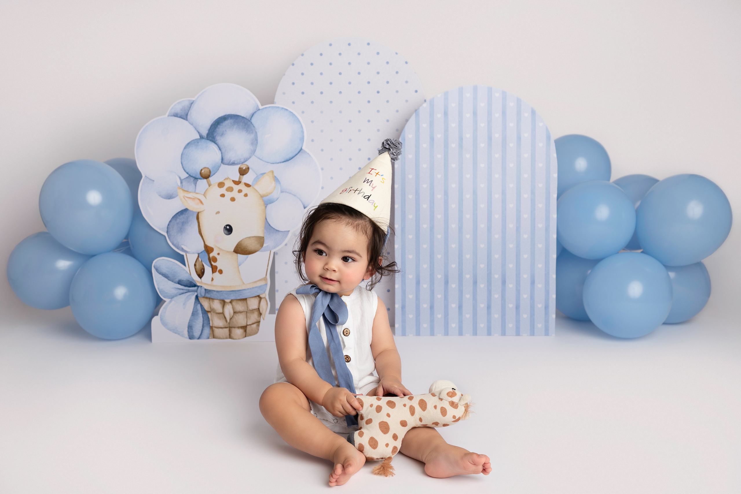 CAKE SMASH PHOTOGRAPHY. Newborn, Sitter and Cake Smash Photographer in Doha, Qatar