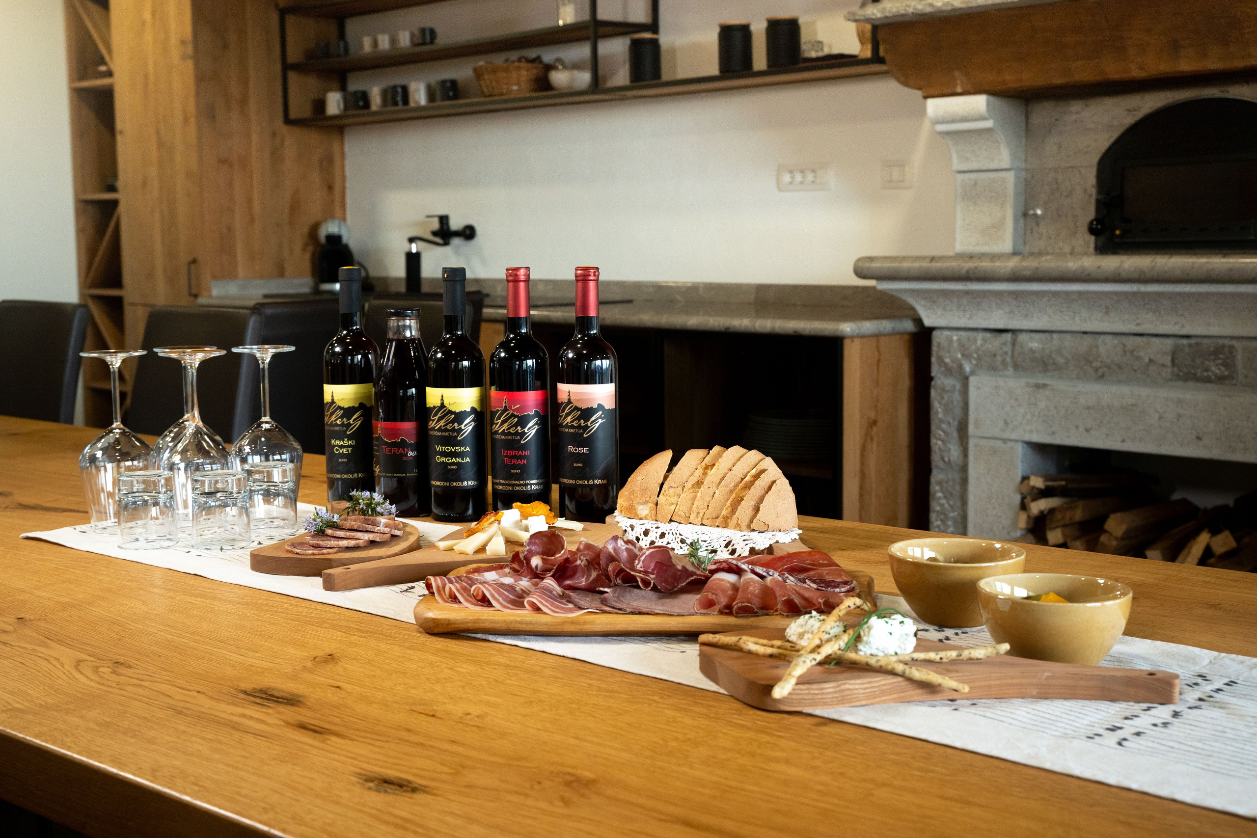 Projekti. Fotografinja in videografinja Mariia Bortiakova iz Slovenije: fotografiranje dogodkov, portretov in snemanje videov po vsej Sloveniji