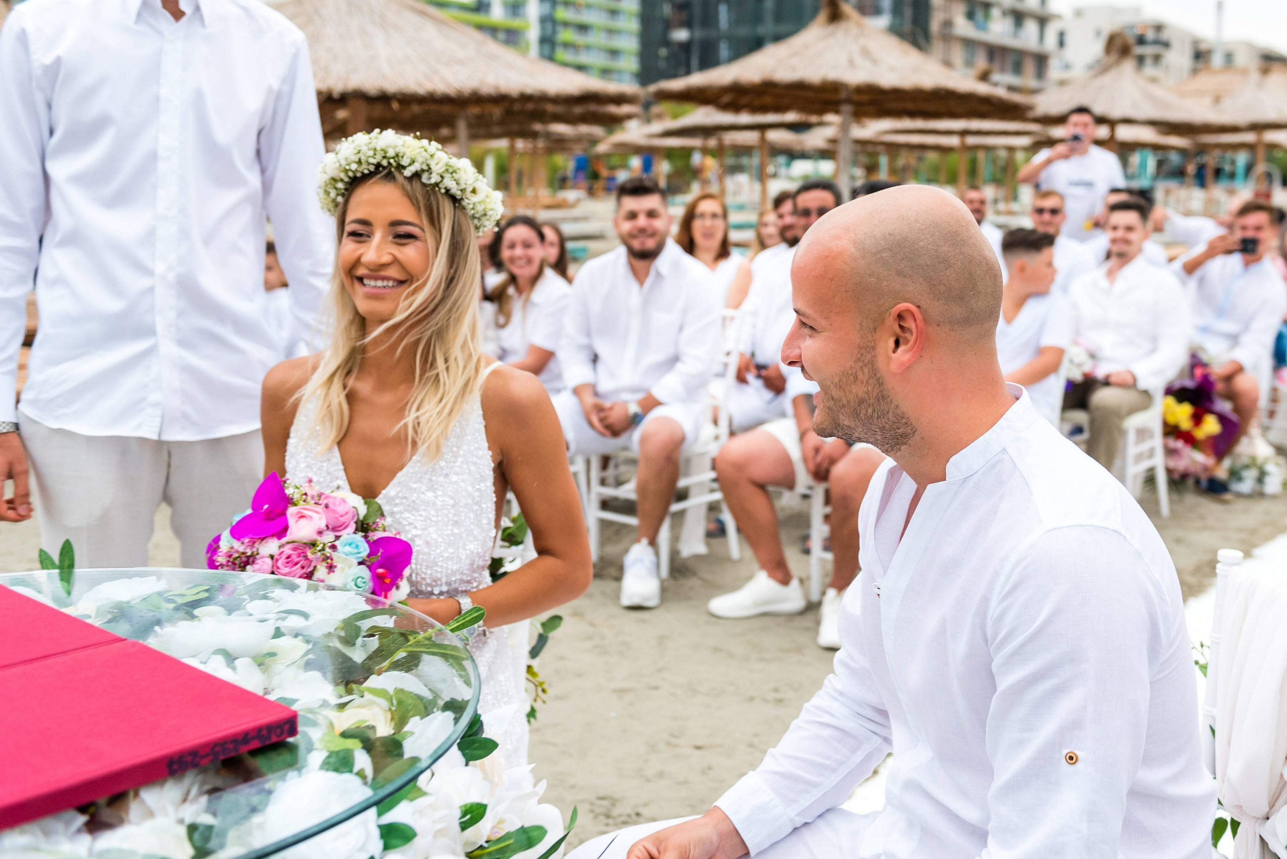 Cununie civila pe plaja Oneiro