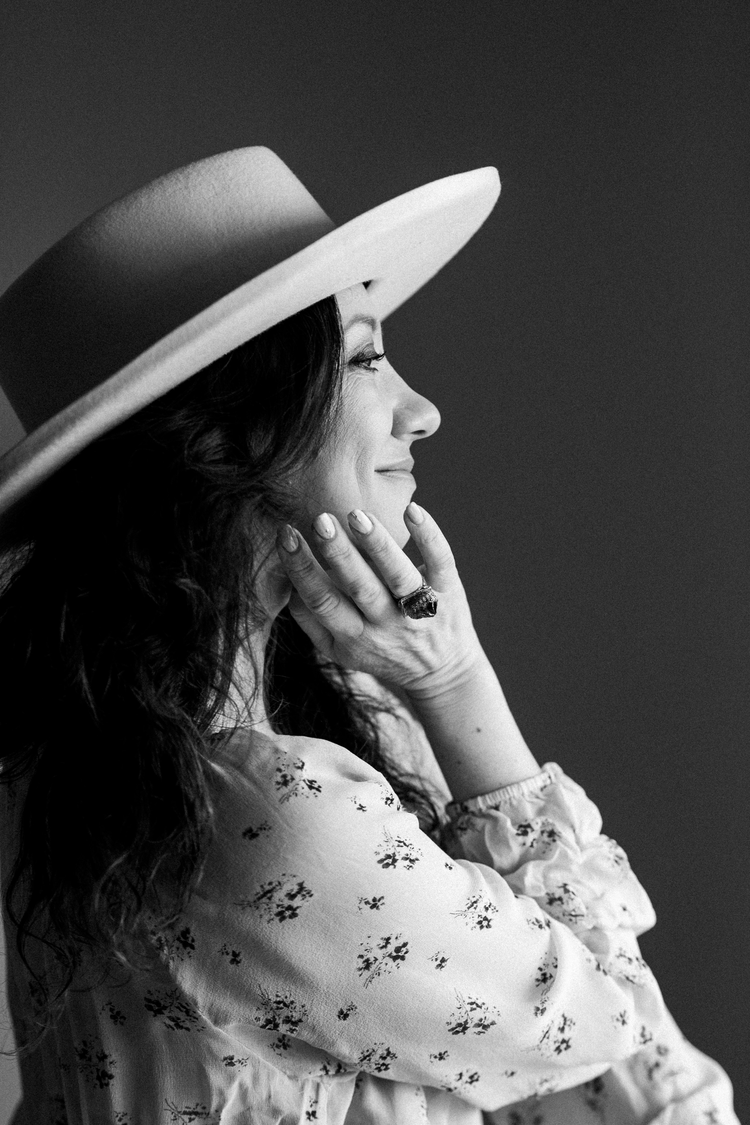 K. Rawnoir- Portrait photography by Daria Paliy.Timeless black&white portraits of women in NYC area