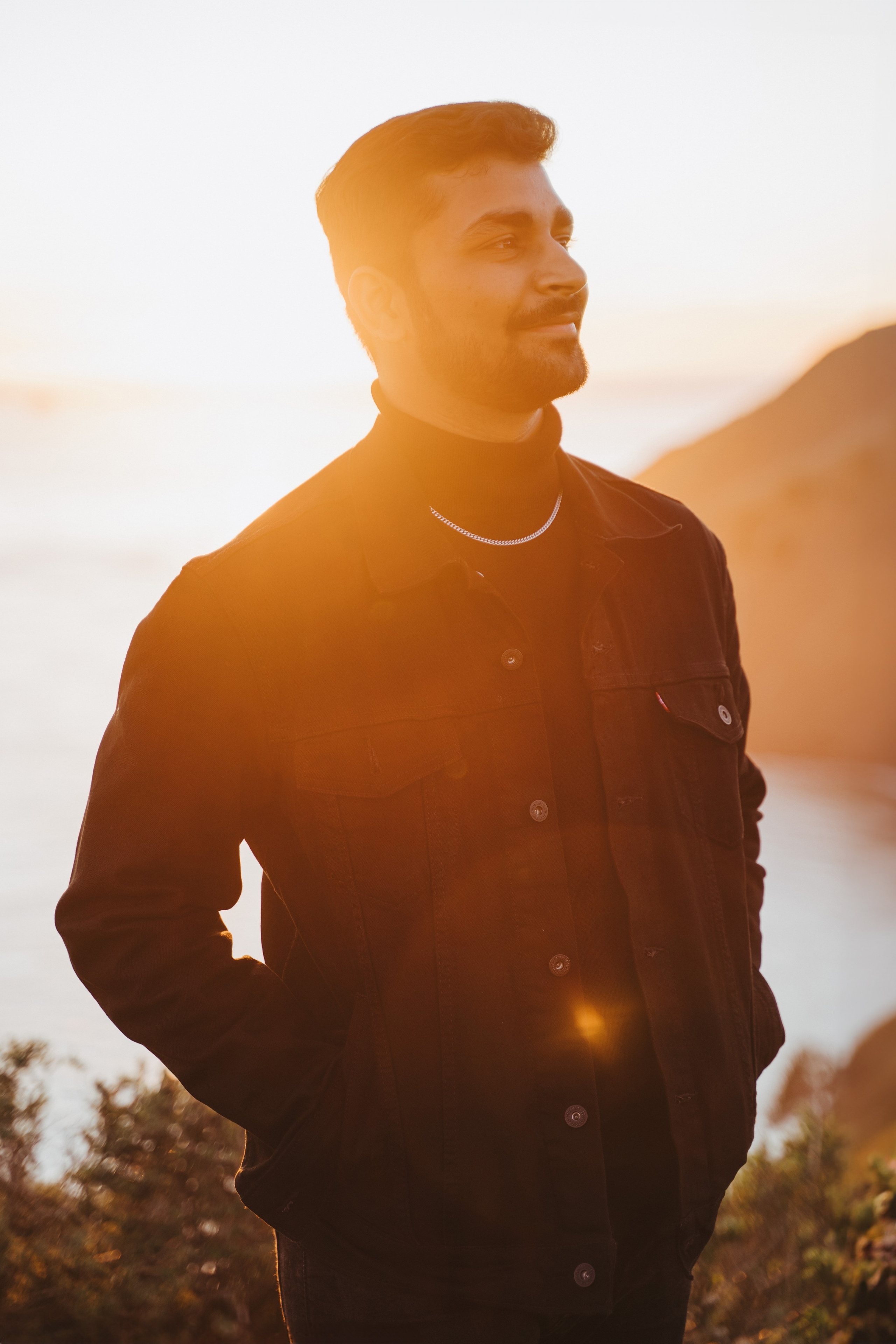 Proposal.  Overlooking the golden San Franisco Bridge sunset with a couple. Photographer Video. 