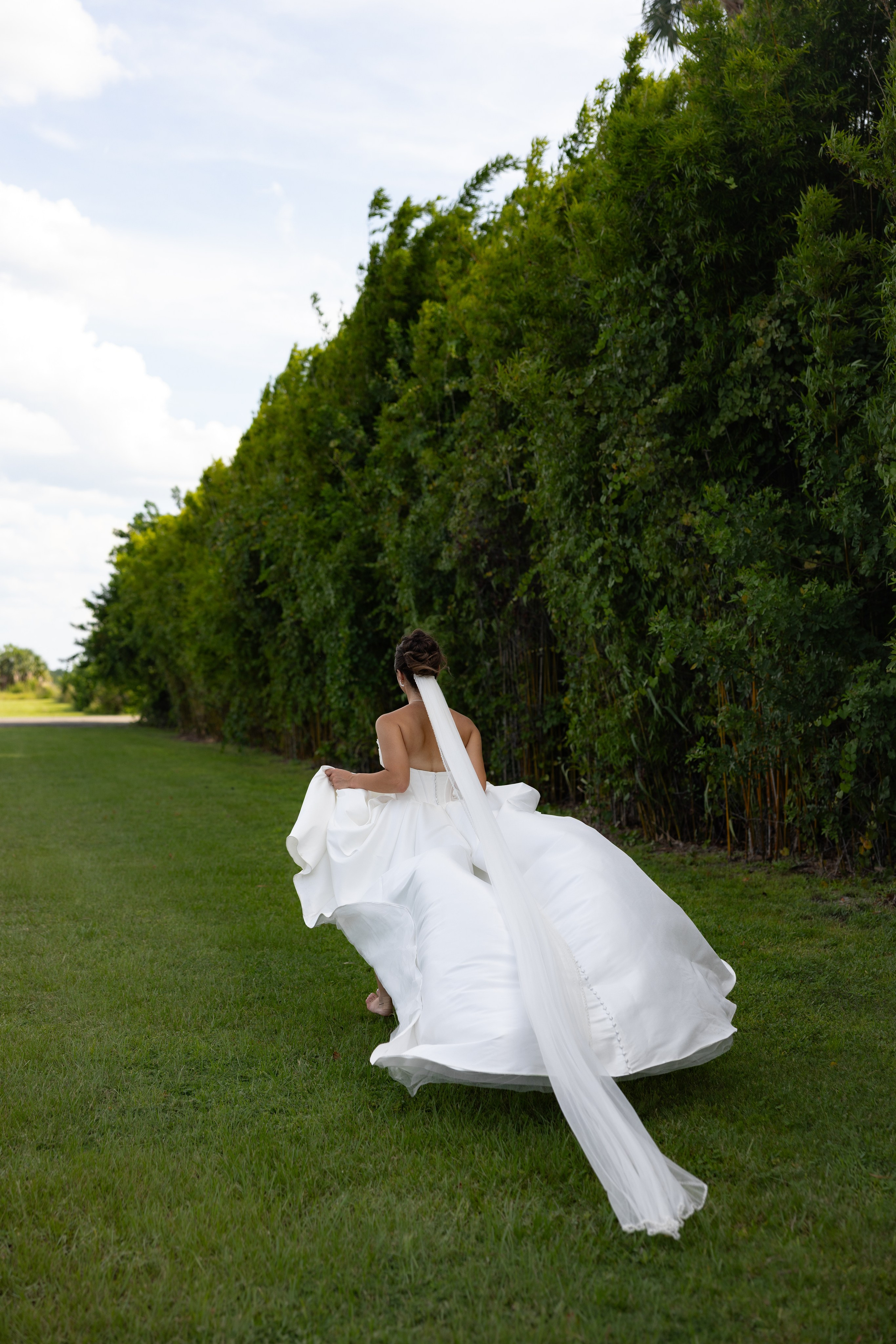 Alexsa and Robert. Ever After Farm Peach. Photographer Anastasia Nagibina