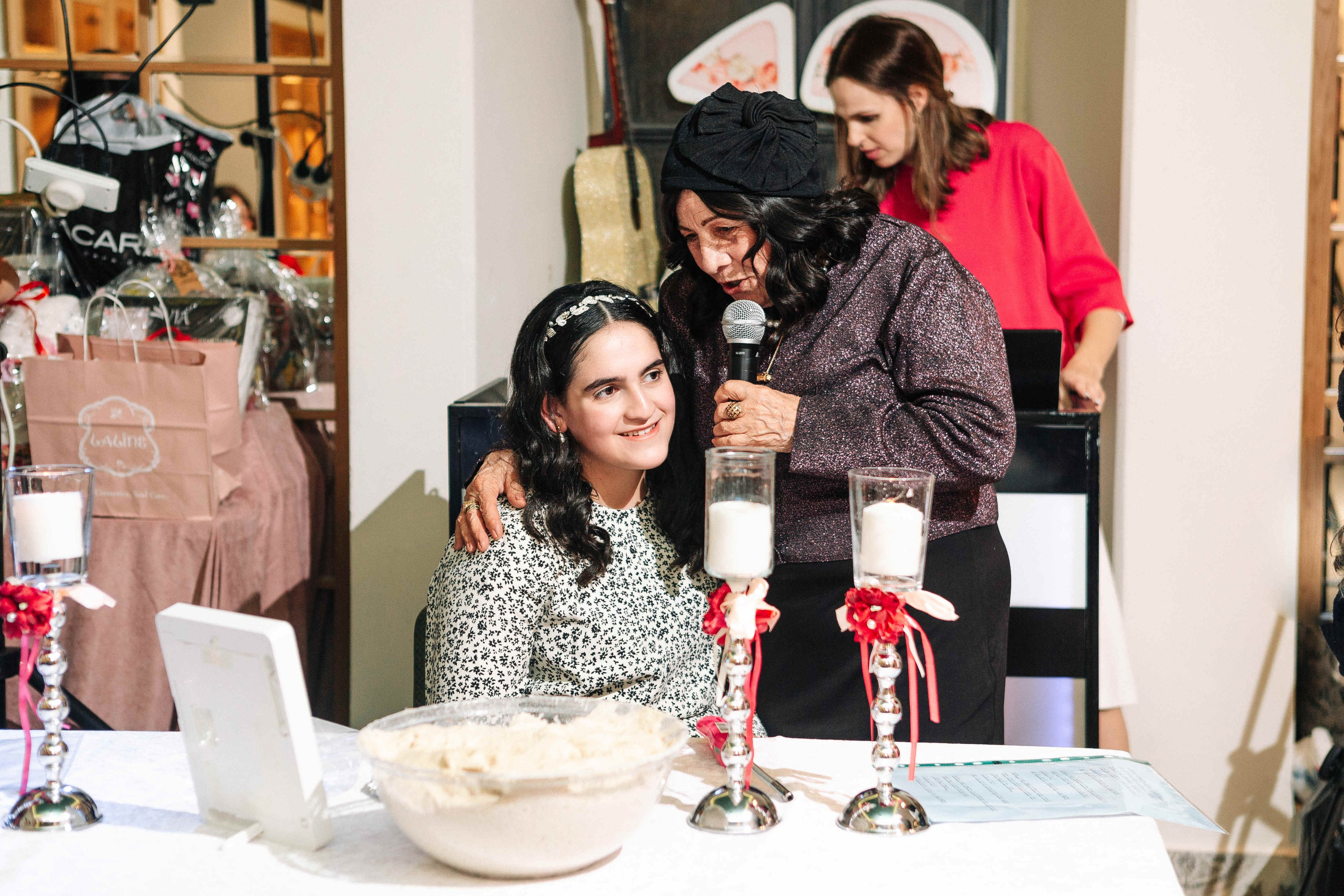 PARTY IN A RESTAURANT WITH THE WHOLE FAMILY. Https://shi-photo.com/