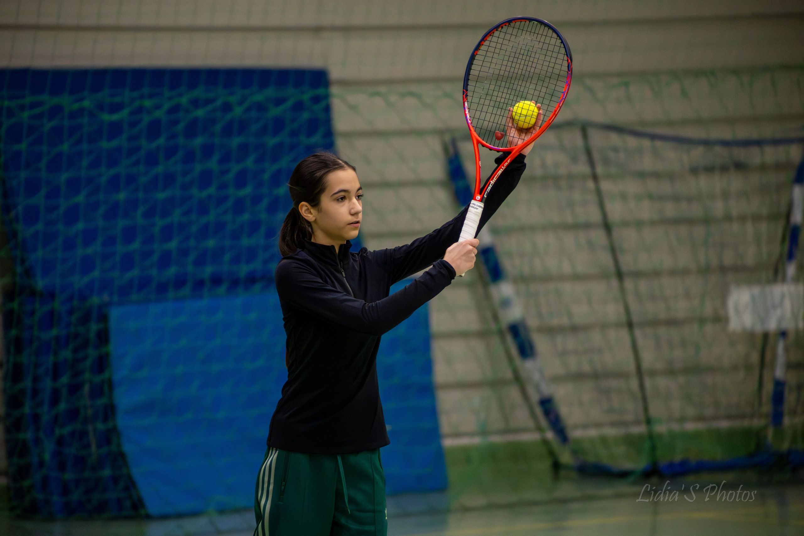 Turneu tenis de camp în sală. Fotograf. Lucrez cu oameni, produse și spații. Portret și fotografie creativă. Bacău, România. Lidia Savinoiu
