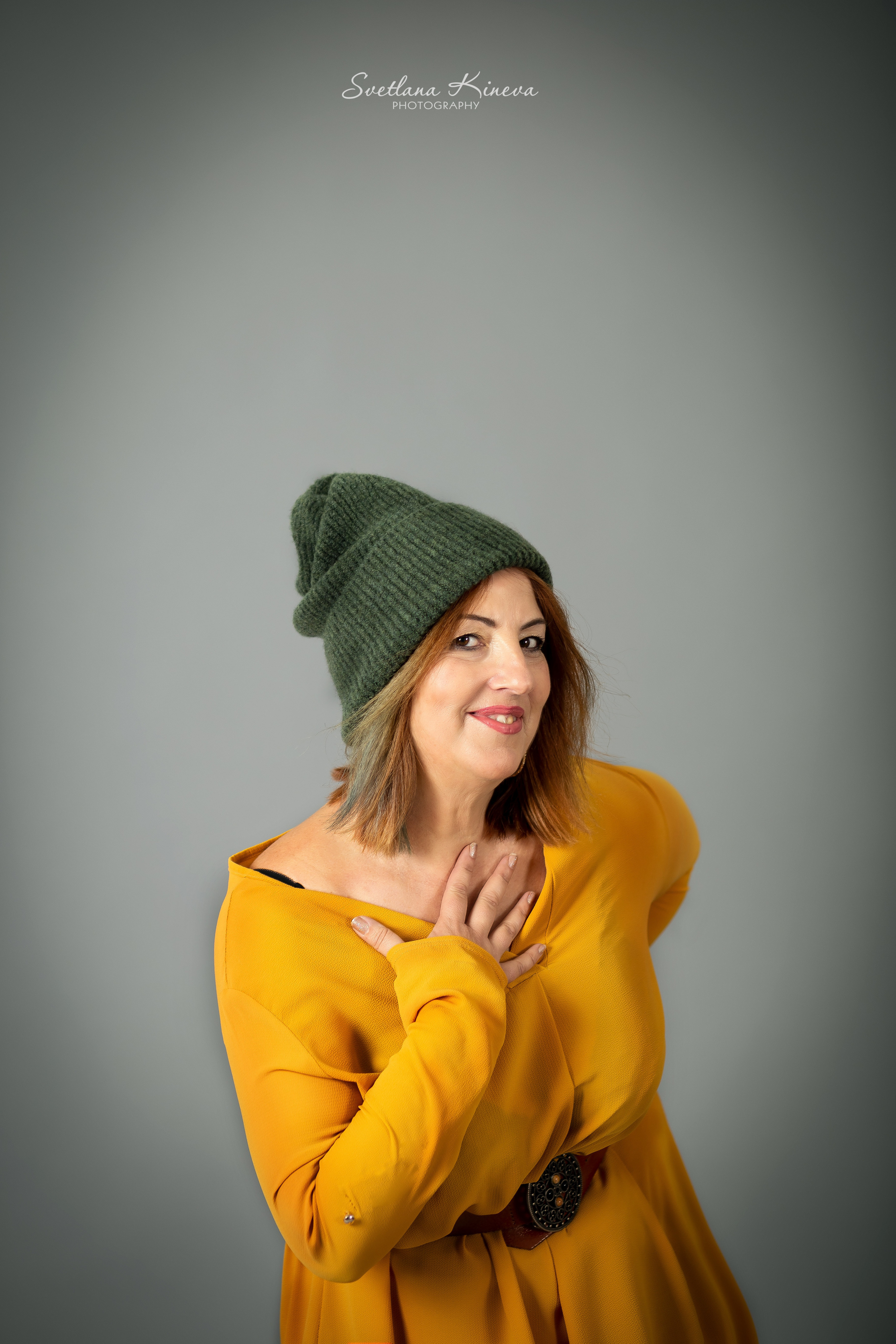 Снимки в студио, предметна  и продуктова фотография. Фотограф Бургас. Фотосесии в студио и на открито, портрети, заснемане