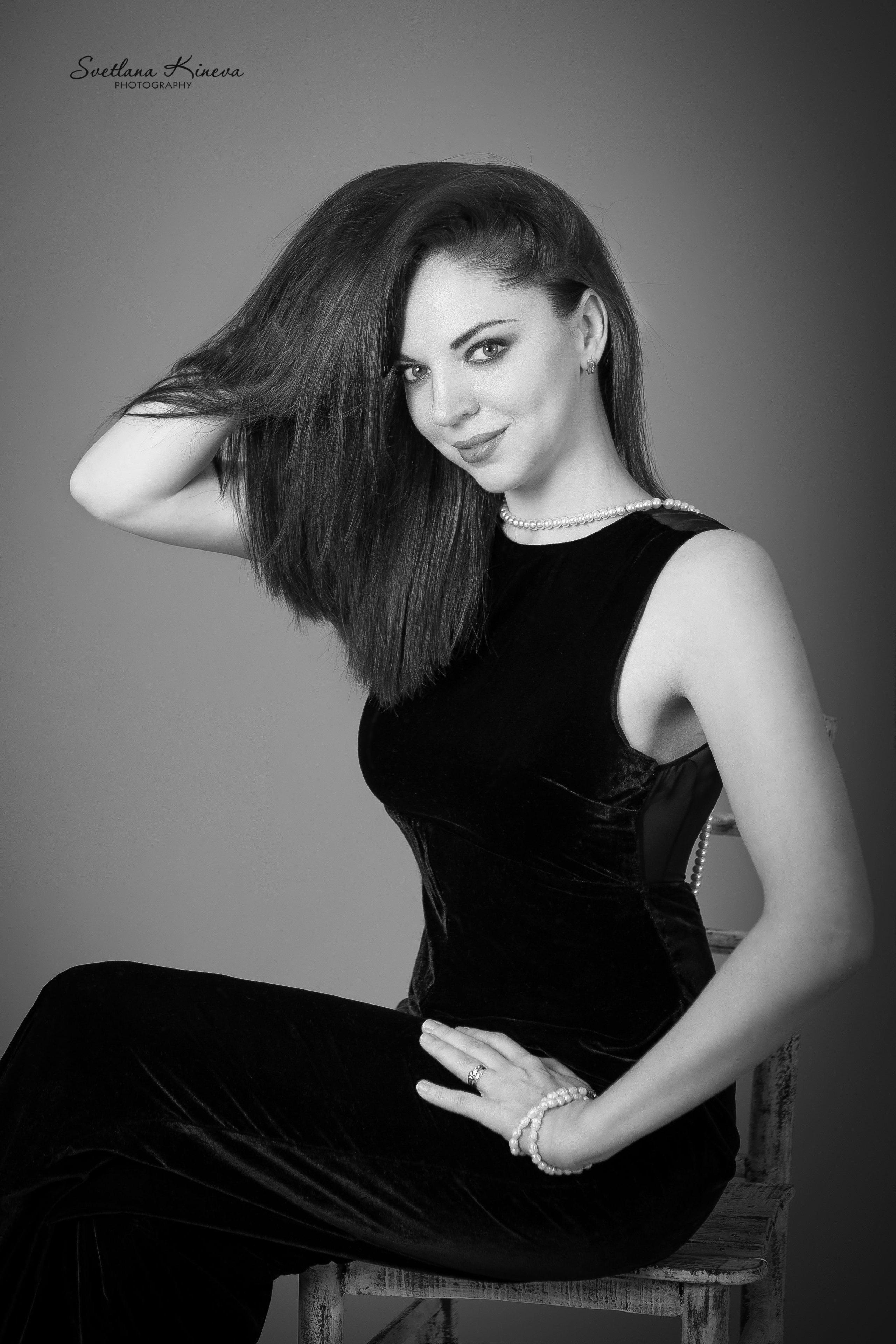 Снимки в студио, предметна  и продуктова фотография. Фотограф Бургас. Фотосесии в студио и на открито, портрети, заснемане